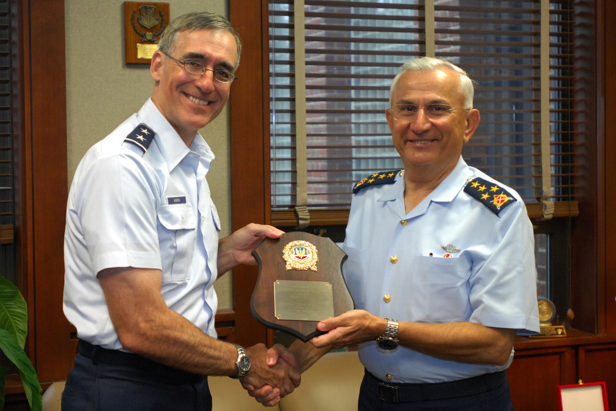 LANGLEY AIR FORCE BASE, Va. – Maj. Gen. R. Mike Worden, vice commander of Air Combat Command, exchanges mementos with Gen. Aydongan Babaoglu, commander of the Turkish air force.  General Babaoglu toured the base, including a static display of the F-22 Raptor, during his short visit. (U.S. Air Force photo/Airman Rebecca Montez)