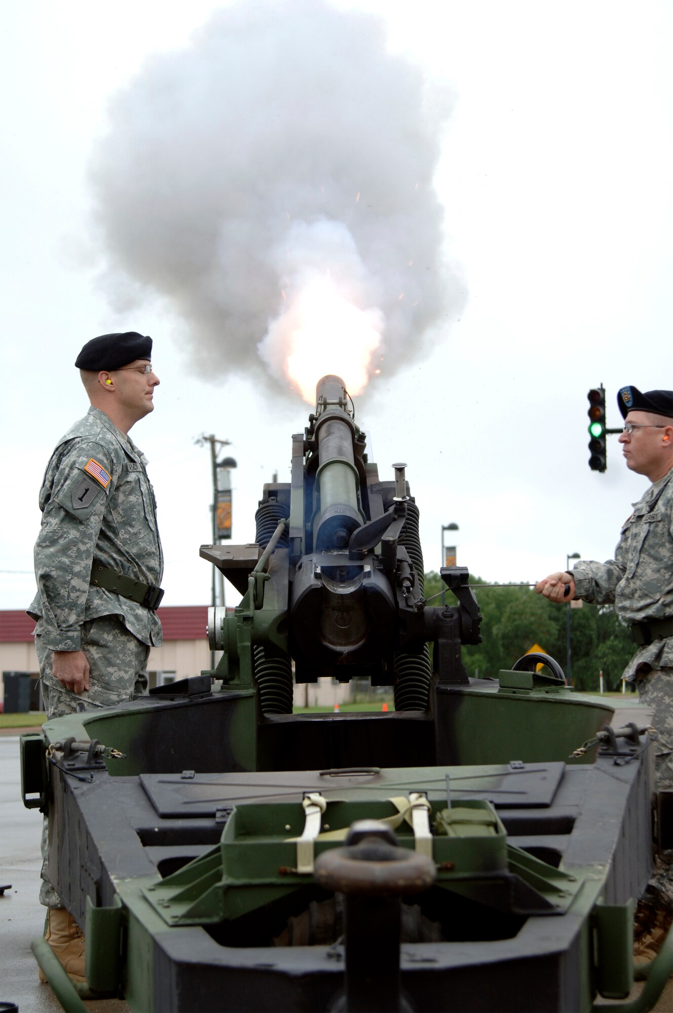 MCCONNELL AIR FORCE BASE, Kan. -- Army Sgt. 1st Class Bryant Handy and Army Staff Sgt. Brian Cotton, 89th Regional Readiness Command, fire a 105 mm howitzer downtown Wichita at the first Wichita “America Supports You” Freedom Walk, Sept. 13.  The howitzer fire signified the start of the two-mile walk. (Photo by Staff Sgt. Ronald Lafosse)