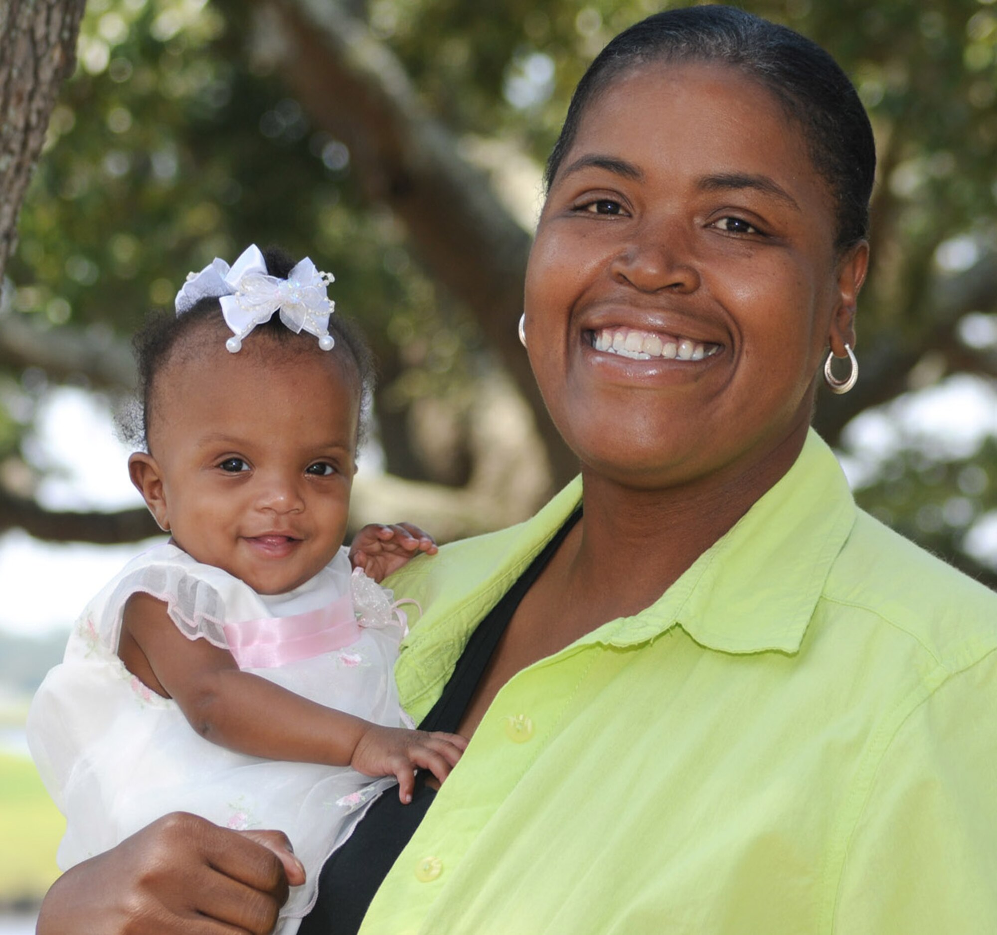 Nadia and her mom enjoy a visit to marina park.  (U.S. Air Force photo by Kemberly Groue)