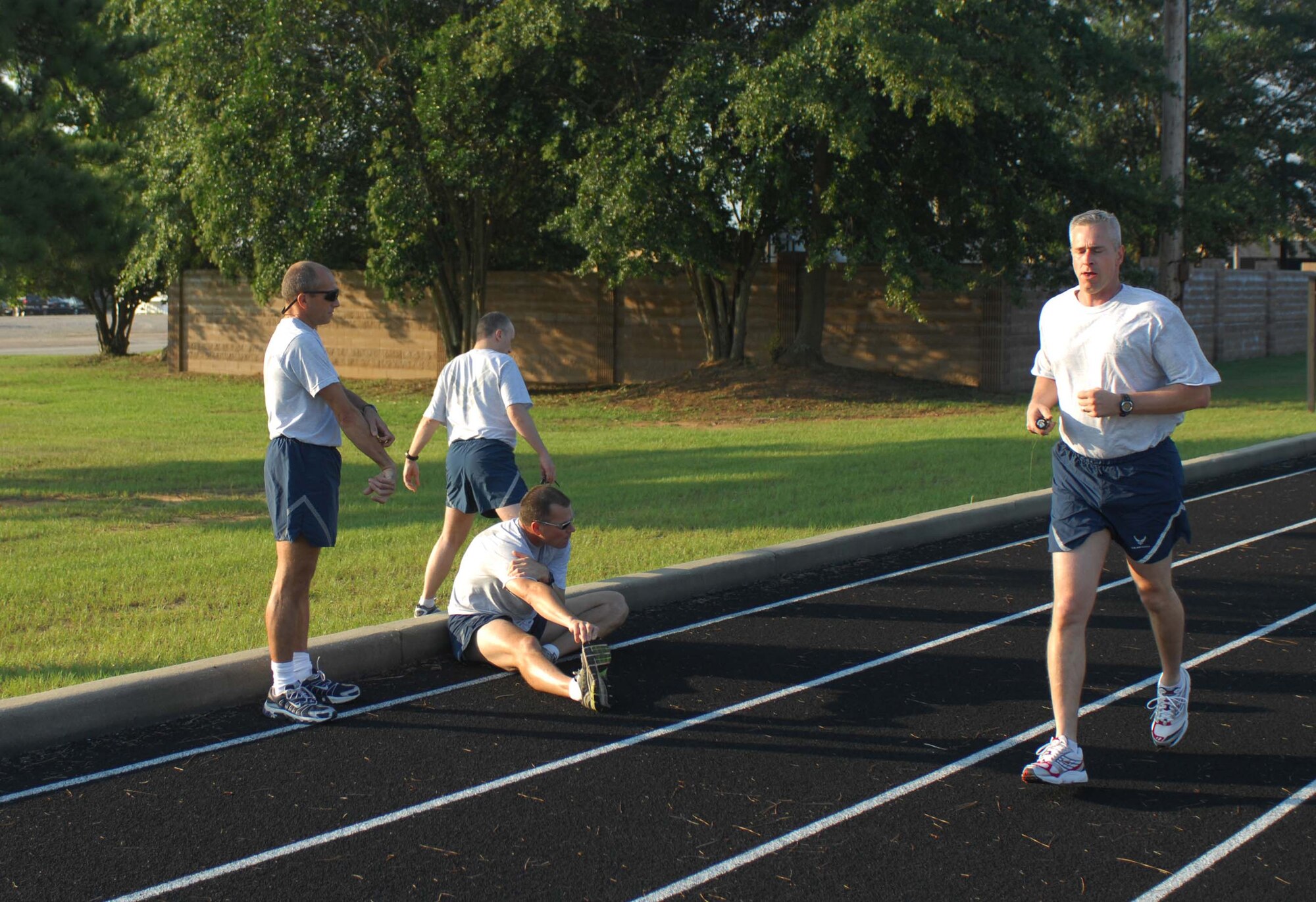 SHAW AIR FORCE BASE, S.C. -- Lt. Col. Michael Richardson, 20th Fighter Wing director of staff, pays tribute to POW/MIA members by running in the 24-hour rememberence run Sept. 18. Colonel Richardson is one of many Air Force and Army personnel that volunteered for the remembrance run. (U.S. Air Force photo/Staff Sgt. Patrick Mitchell)