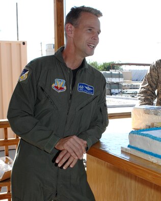 Colonel Michael Stapleton, 49th Fighter Wing Operations Group Commander was diagnosed with cancer in 2006.  He beat the cancer and is back flying in the cockpits of the F-22 and T-38 at Holloman Air Force Base, N.M. (U.S. Air Force courtesy photo)