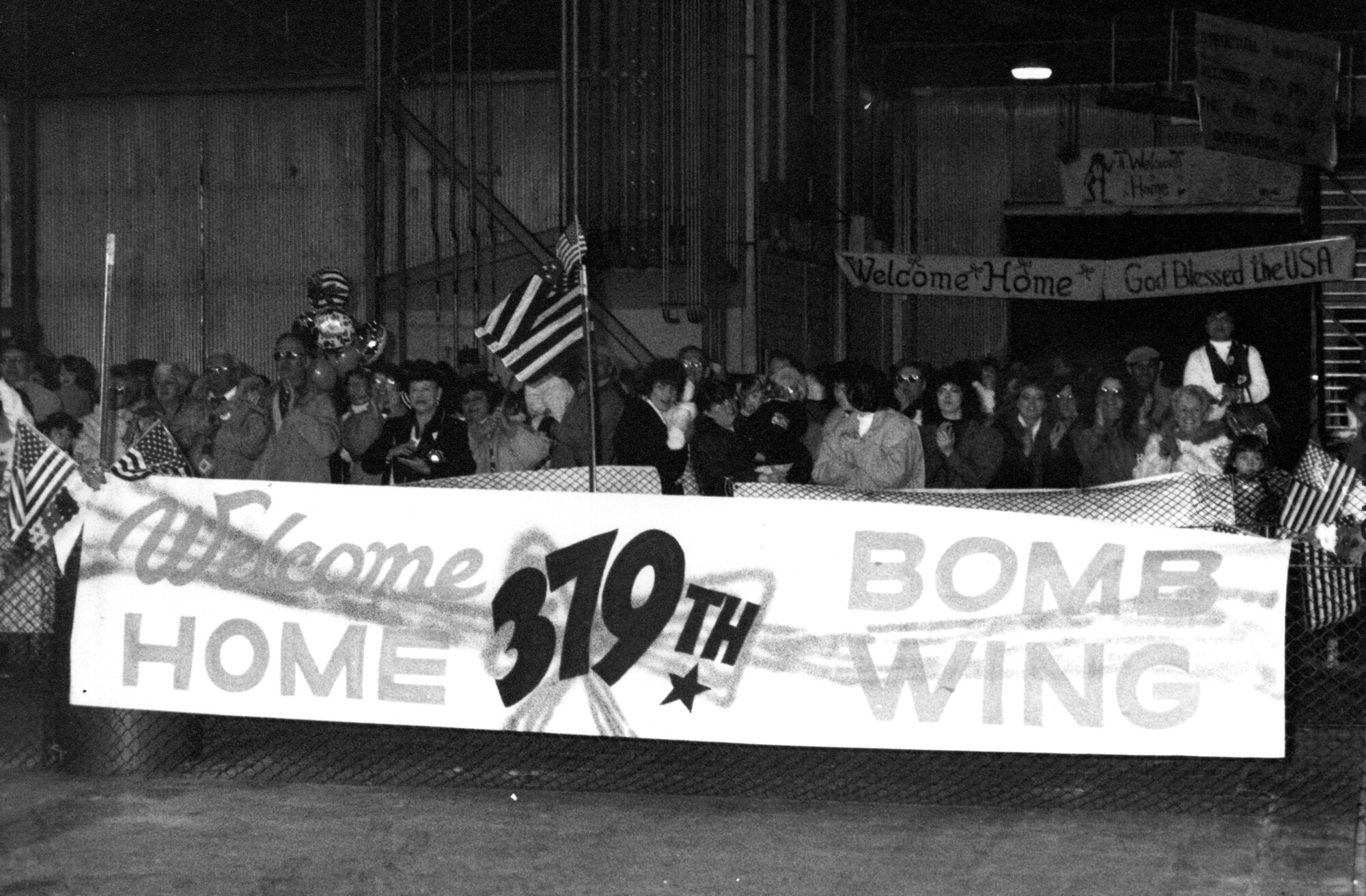 Family and friends of deployed servicemembers welcome home their heroes at Wurtsmith Air Force Base, Mich., in 1991. Wurtsmith AFB was closed in 1993. (Courtesy photo)