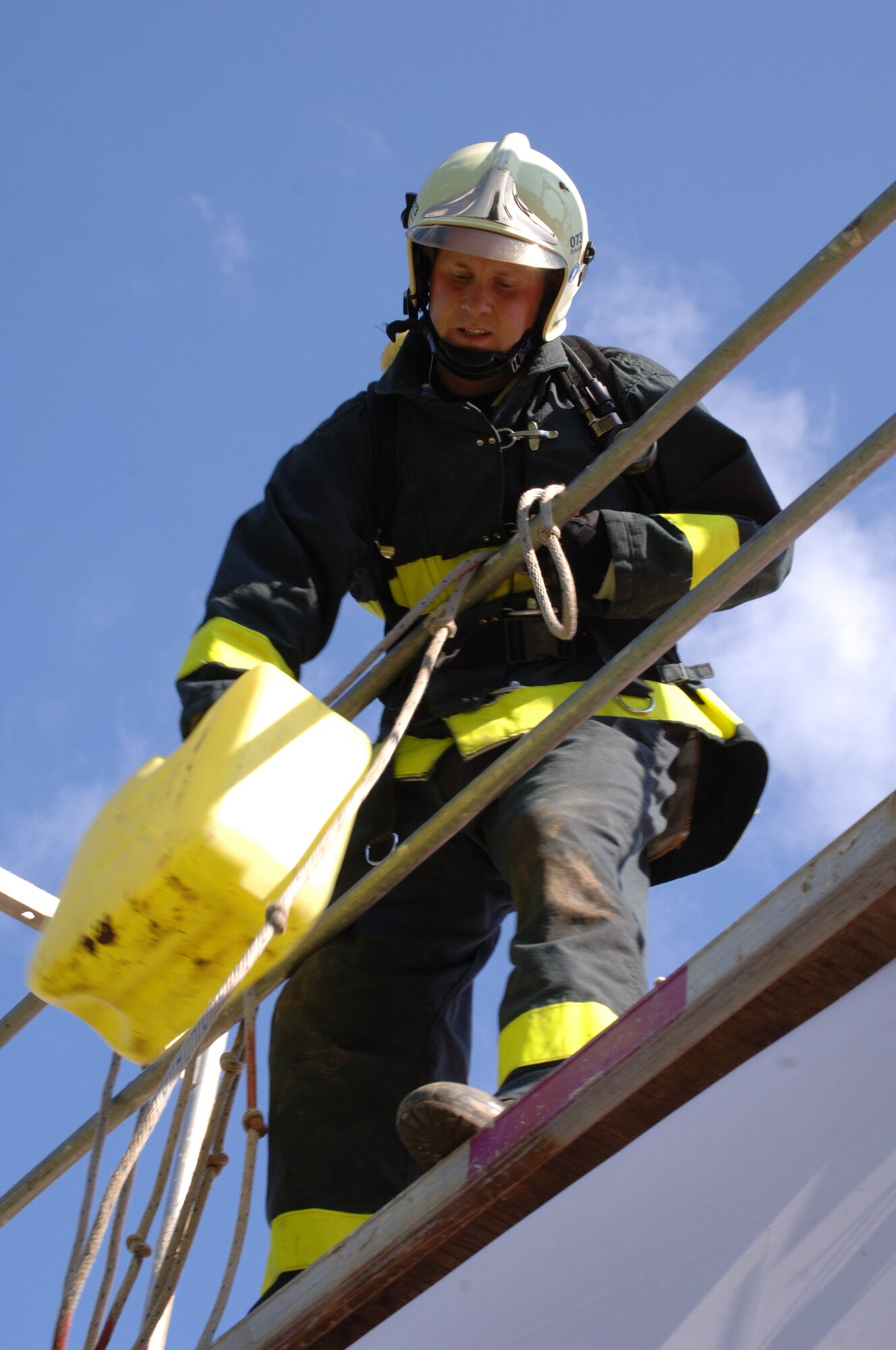 Steffen Schunck, 835th Civil Engineer Squadron Fire Department,  pulls a 44 pound canister atop a 11.5 foot scaffold during the Firefighters Challenge 2008  in Buchenbeuren, Germany, Sept. 14, 2008. Firefighters from over 40 different stations came together to compete in fire protection scenarios during the challenge. (U.S. Air Force photo by Airman 1st Class Tony Ritter)(Released)