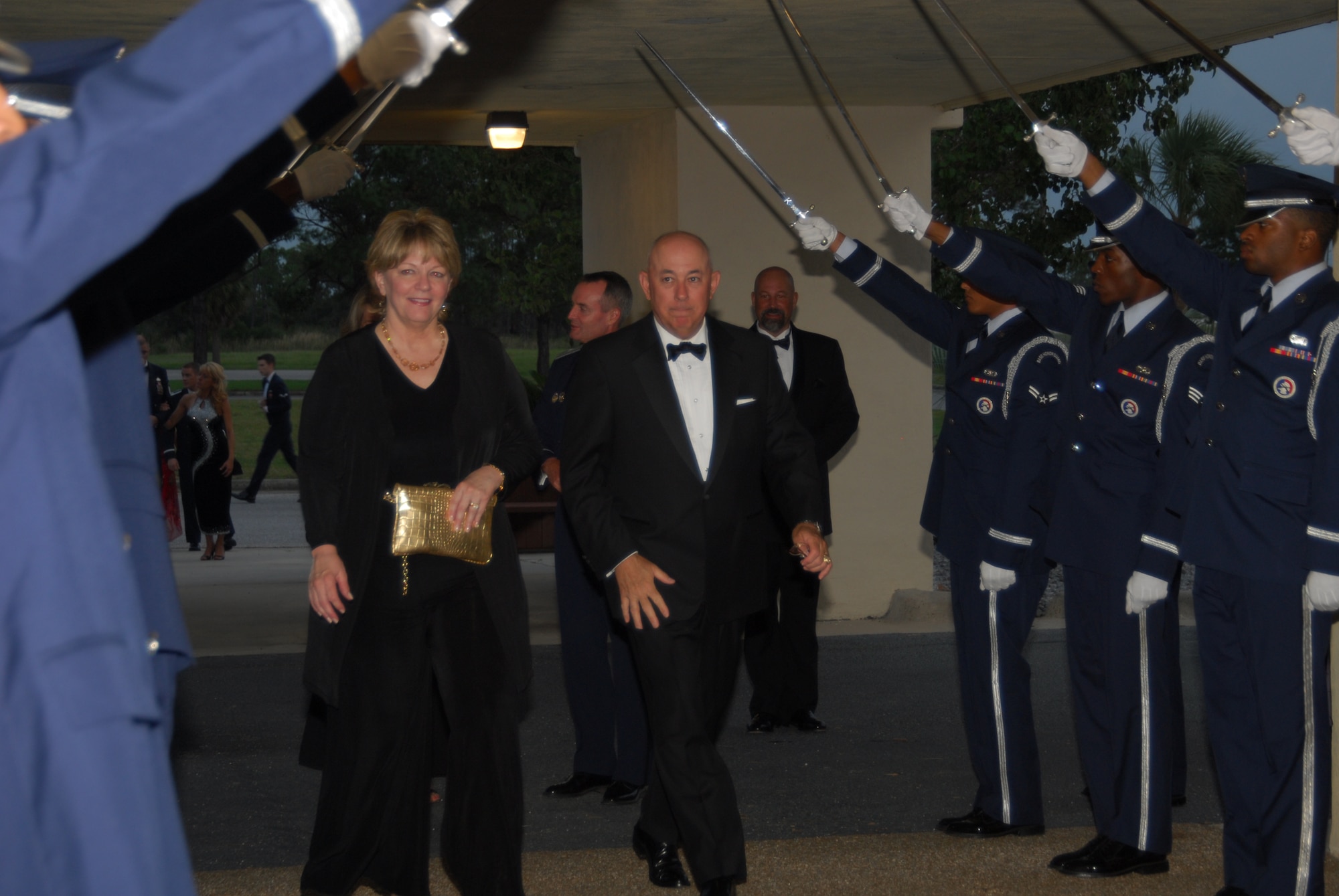 Gen. (Ret.) Michael Moseley and wife, Jennie, walk beneath the Honor Guard’s arch of swords as they enter the Touch and Go club. The general was the guest speaker for the 2008 Air Force Ball Sept. 20 at Tyndall Air Force Base. (Photo by Susan Trahan)