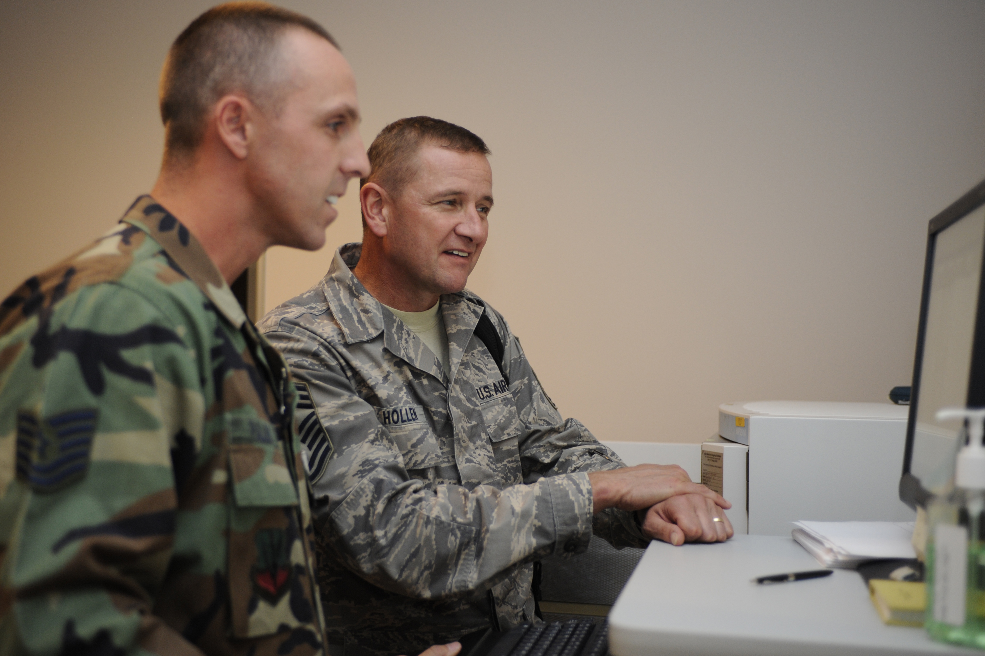 12 Af Command Chief Visits Ellsworth > Ellsworth Air Force Base 