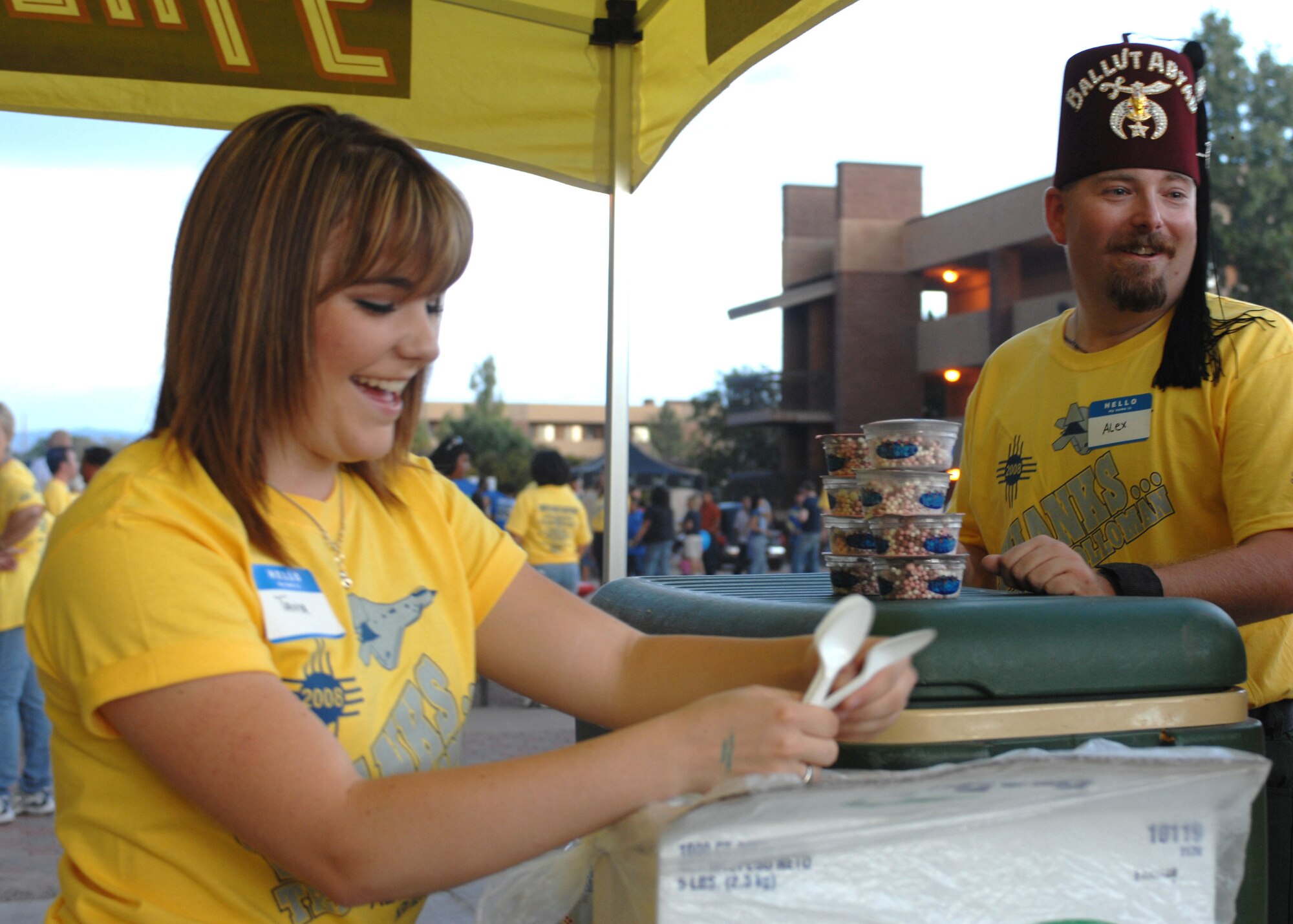 Radio Disc Jockey Tanya from 94 KEY serves Ittibitz Ice cream to Shriner Alex at the Thanks team Holloman event held at Holloman Air Force Base, N.M., September 19. All three radio stations at the event served ice cream for everyone to enjoy while listening to music. (U.S. Air Force photo/Airman 1st Class Veronica Salgado)
 
