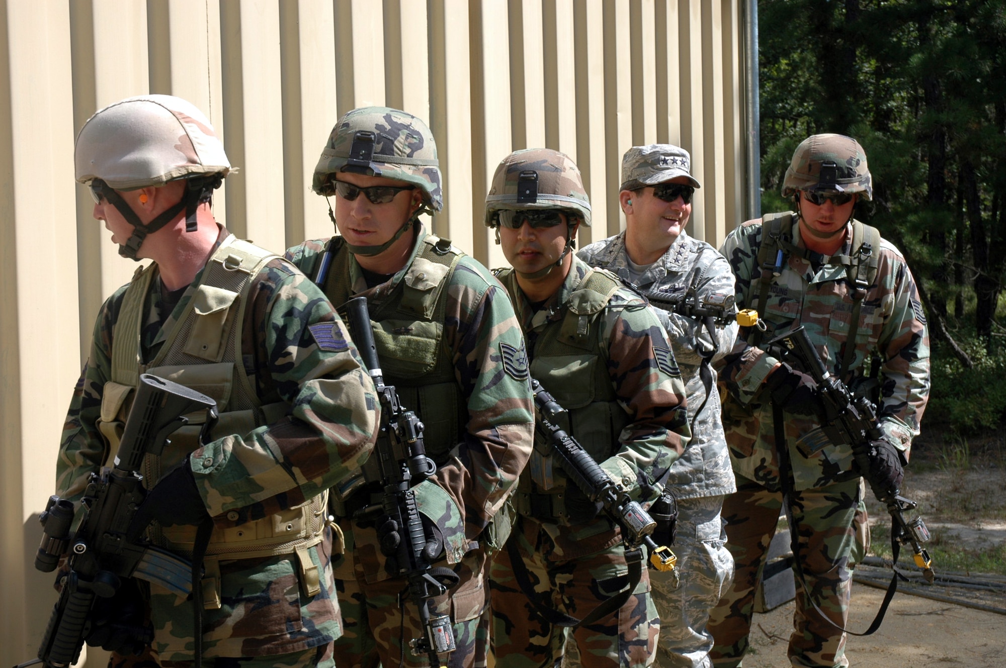 Lt. Gen. Vern "Rusty" Findley, Air Mobility Command vice commander, prepares to be a part of a team for a military operations in urban terrain drill during a tour of Air Force Exercise Eagle Flag 08-6 Sept. 23, 2008, at Naval Air Engineering Station Lakehurst, N.J.  General Findley visited McGuire Air Force Base, N.J., and the U.S. Air Force Expeditionary Center on Fort Dix, N.J., to learn more about expeditionary training and operations in both areas.  (U.S. Air Force Photo/Tech. Sgt. Scott T. Sturkol)