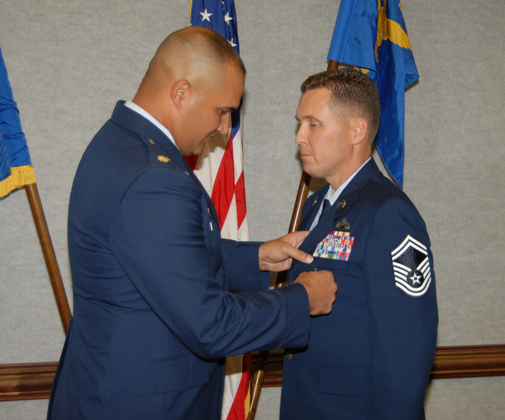 Maj. Jonathan Terry pins the Bronze Star Medal on Senior Master Sgt. David Smith during a ceremony here Sept. 18.  Sergeant Smith was awarded the Bronze Star for meritorious service during his deployment to Iraq.  (U.S. Air Force photo by Lisa Norman)  