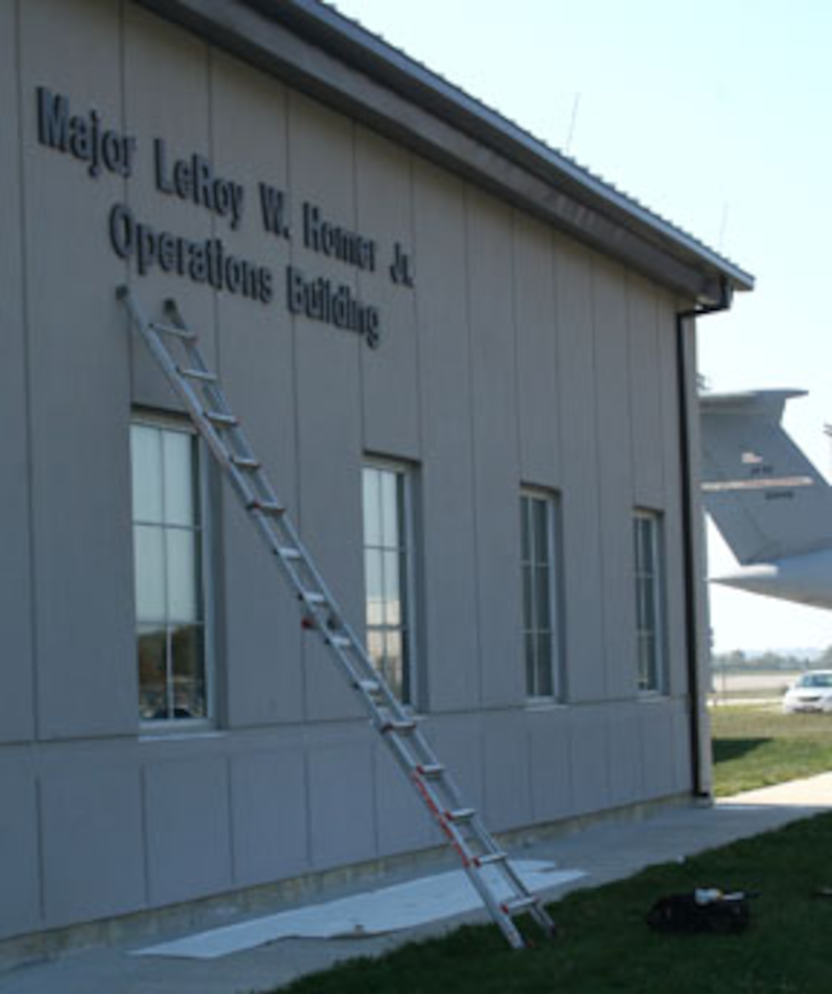 WRIGHT-PATTERSON AFB, Ohio - The 445th Airlift Wing’s new operations building received lettering today, Sept. 25, 2008, in preparation for the upcoming building dedication.  The building is scheduled to be dedicated Oct. 4, 2008 in honor of Maj. LeRoy W. Homer, Jr., who died on United Flight 93 on Sept. 11, 2001.  He was the first officer on that flight.  (Air Force photo/Capt. Caroline Wellman)