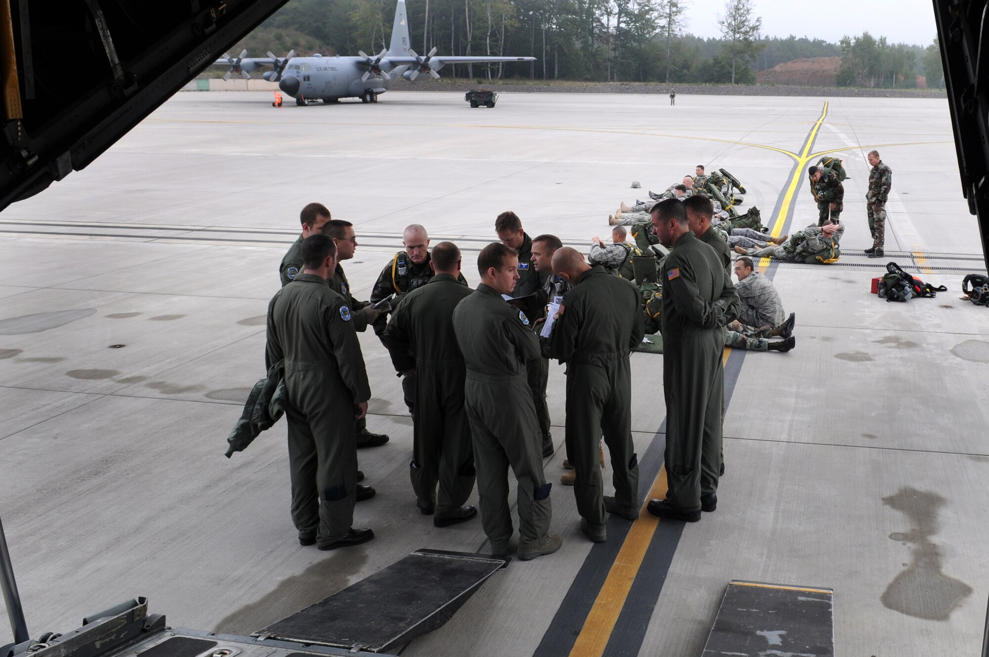 United States Air Force of the 86th Contingency Response Group,conduct a Jumpmaster Concept Briefing before an airborne jump mission, Ramstein Air Base, Germany, Sept. 24, 2008. The briefing is held before the flight to ensure each crew member's role and safety. (U.S. Air Force photo by Airman 1st Class Grovert Fuentes)(Released)