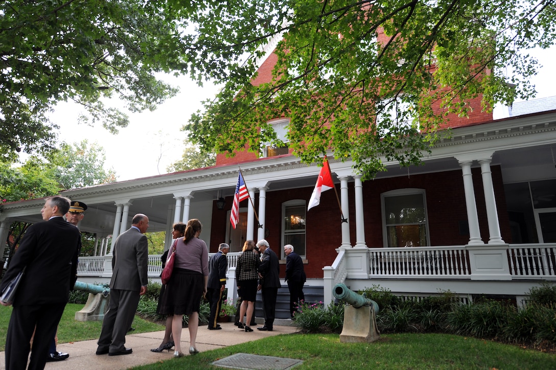 Army Chief of Staff Gen. George Casey Jr. hosts a reception for retiring U.S. Sens. John Warner and Duncan Hunter at his quarters on Fort Myer, Va., Sept. 24, 2008.