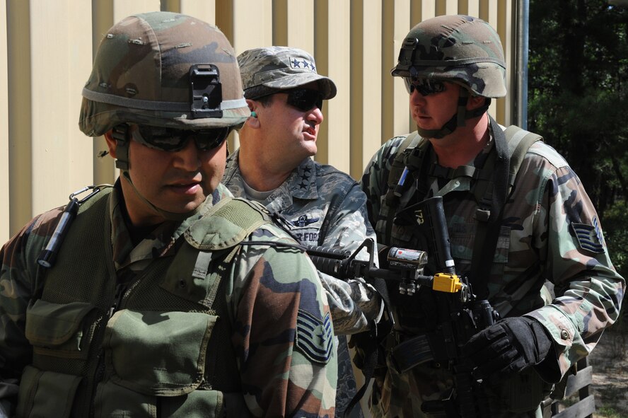 Lt. Gen. Vern "Rusty" Findley, Air Mobility Command vice commander, prepares to be a part of a team for a military operations in urban terrain drill during a tour of Air Force Exercise Eagle Flag 08-6 Sept. 23, 2008, at Naval Air Engineering Station Lakehurst, N.J.  General Findley visited McGuire Air Force Base, N.J., and the U.S. Air Force Expeditionary Center on Fort Dix, N.J., to learn more about expeditionary training and operations in both areas.  (U.S. Air Force Photo/Staff Sgt. Nathan Bevier)