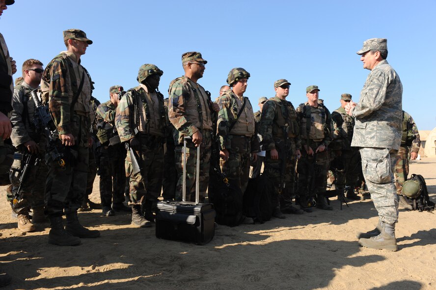 Lt. Gen. Vern "Rusty" Findley, Air Mobility Command vice commander, talks with Airmen from the 816th Contingency Response Group of McGuire Air Force Base, N.J., during a tour of Air Force Exercise Eagle Flag 08-6 Sept. 23, 2008, at Naval Air Engineering Station Lakehurst, N.J.  General Findley visited McGuire and the U.S. Air Force Expeditionary Center on Fort Dix, N.J., to learn more about expeditionary training and operations in both areas.  (U.S. Air Force Photo/Staff Sgt. Nathan Bevier)