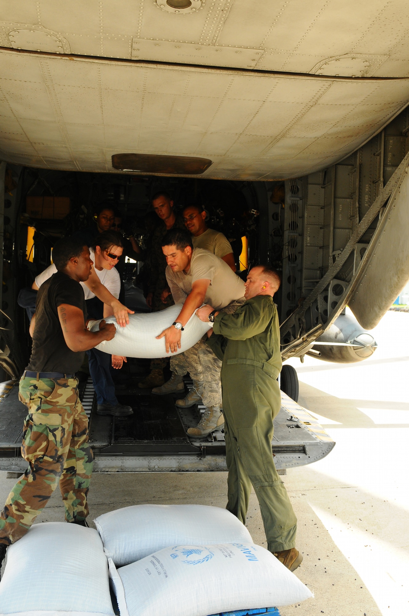 Airmen, Marines and Sailors from USS Kearsarge unload supplies to support hurricane relief efforts. America's contribution to the relief efforts were coordinated by the United States Agency for International Development and its Office of U.S. Foreign Disaster Assistance. (U.S. Navy photo Mass Communication Specialist  Seaman Apprentice Joshua Adam Nuzzo)




