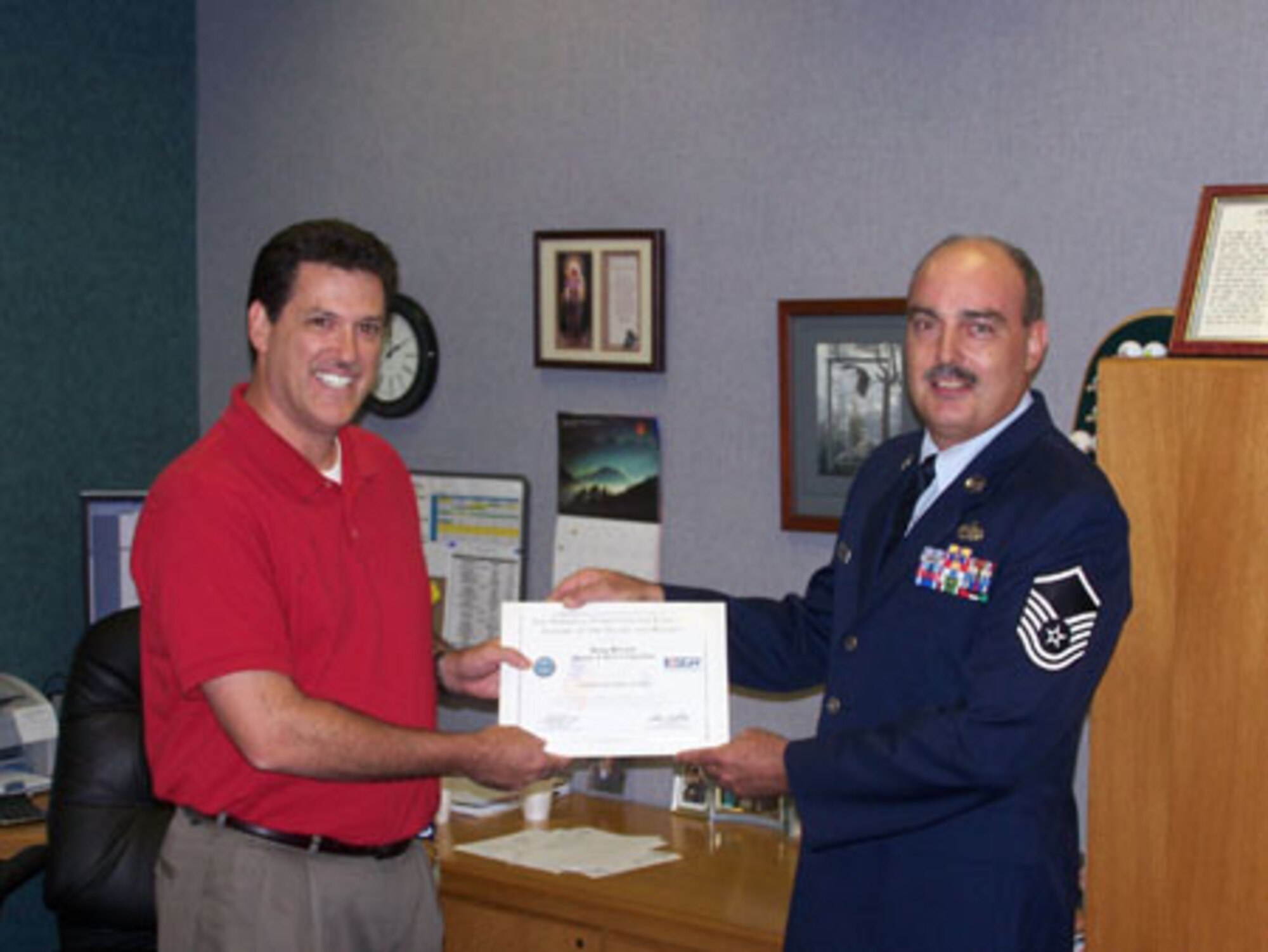 Doug Bryson, manager of the Thomas & Betts Corporation in Jonesboro, Arkansas, is presented the Employer Support of Guard and Reserve Patroit Award from Master Sgt Roger Eggers, HVAC technician in the 507th Civil Engineer Squadron, Tinker AFB, Oklahoma.

Since Eggers moved from Oklahoma City to Arkansas in 2006 and began work at Thomas & Betts Corp., his employer made special provisions in his work schedule which allowed him time off on the Friday of UTA weekends to travel to Tinker AFB, Oklahoma and attend drill. Thomas & Betts Corp. also provides pay differential for deployed Guard and Reserve members to lessen economic hardship for their military employees.

Eggers conveyed thanks to Mr. Bryson on behalf of the Air Force Reserve for his company’s outstanding support.