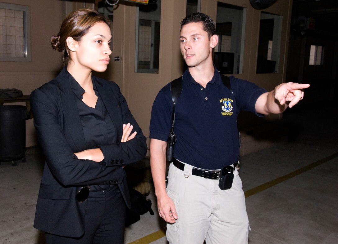 Rosario Dawson gets a safety briefing from Special Agent Patrick McGee at the firing range at Andrews Air Force Base, Md. Ms. Dawson was at the base researching her role as a Special Agent with the Air Force Office of Special Investigations in the movie 'Eagle Eye.' (U.S. Air Force photo/Mike Hastings)