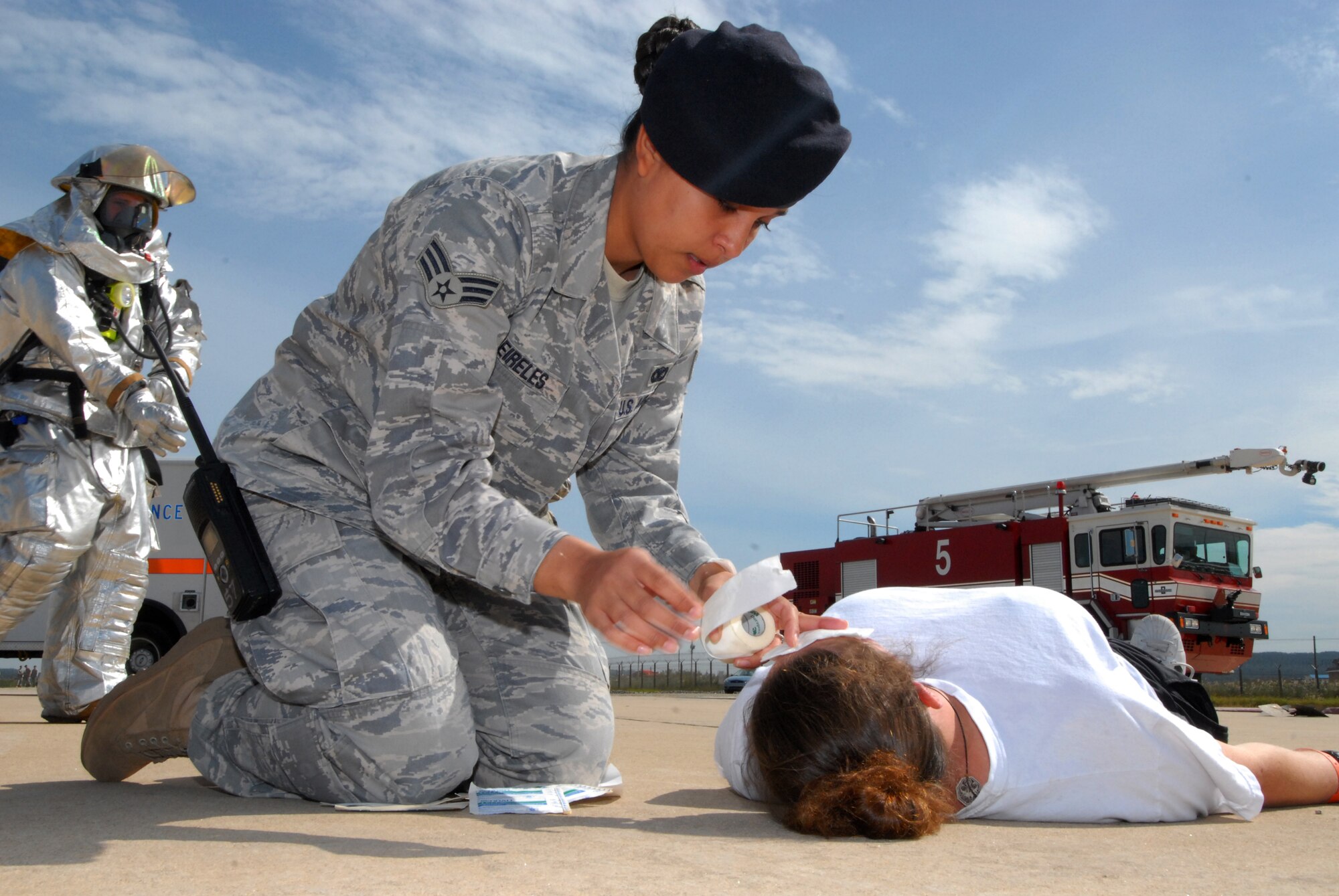 Senior Airman Jannete Meireles, 8th Security Forces Squadron helps out an injured spectator during the Emergency Management Exercise here, Sept. 27, 2008. (U.S. Air Force photo/Senior Airman Gustavo Gonzalez)