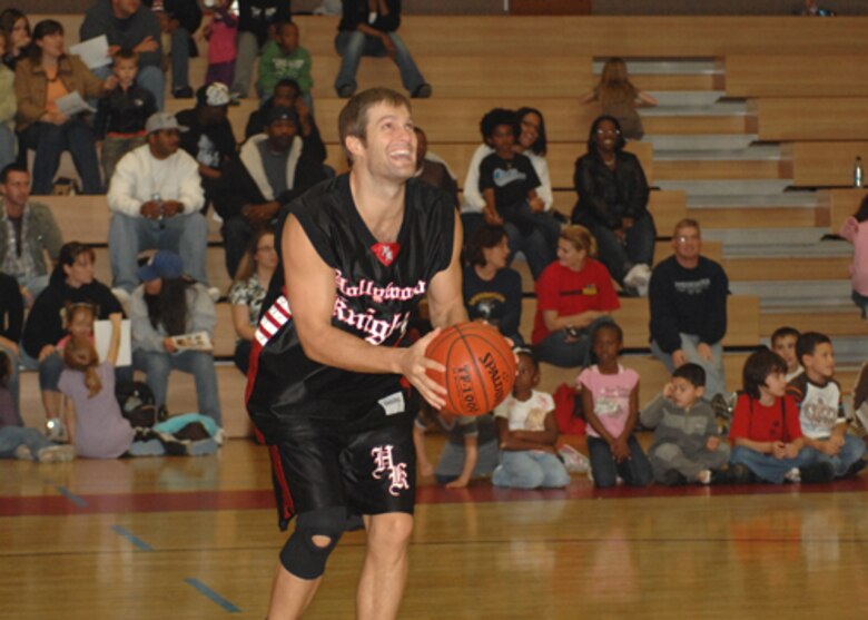 Hollywood Knights Tour U S Bases Takes On Military Basketball
