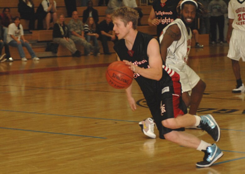 Hollywood Knights Tour U S Bases Takes On Military Basketball