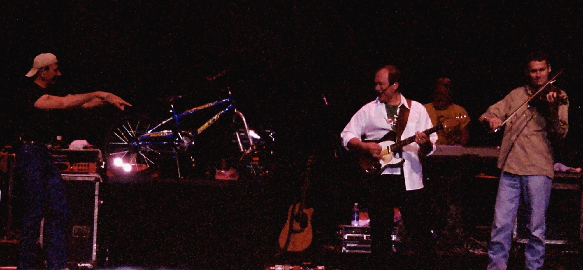 SPRINGFIELD, Ohio (AFMCNS) -- Country music superstar Aaron Tippin, on stage
with two members of the Stemwinders, his backup band, shows off a bicycle he
built in under three minutes while performing in concert at the Clark State
Community College Performing Arts Center on March 28. Building bicycles is a
staple at Mr. Tippin's concerts. To date, he has built and donated 800
bikes. The gold and platinum country music superstar will perform at the Air
Force Materiel Command Freedom's Call Tattoo on June 26. (Air Force photo by
Kathleen A.K. Lopez)