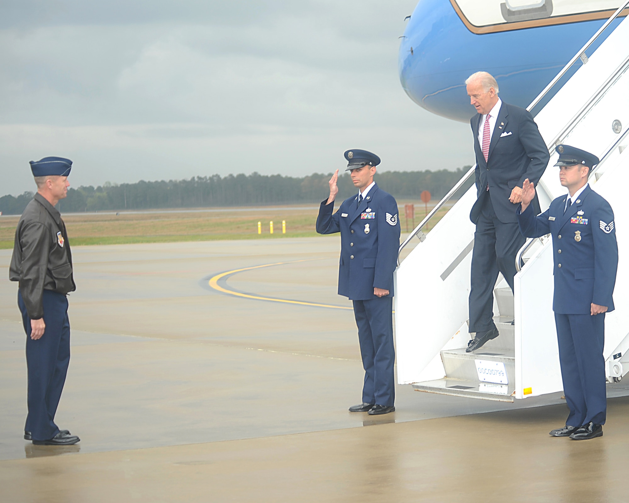Vice President Joe Biden arrives at Seymour Johnson Air Force Base, N.C., April 1, 2009. The Vice President visited communities near the base to address how funding from the American Recovery and Reinvestment Act will affect the area.
(U.S. Air Force photo by Staff Sgt. Jessica Varrato)