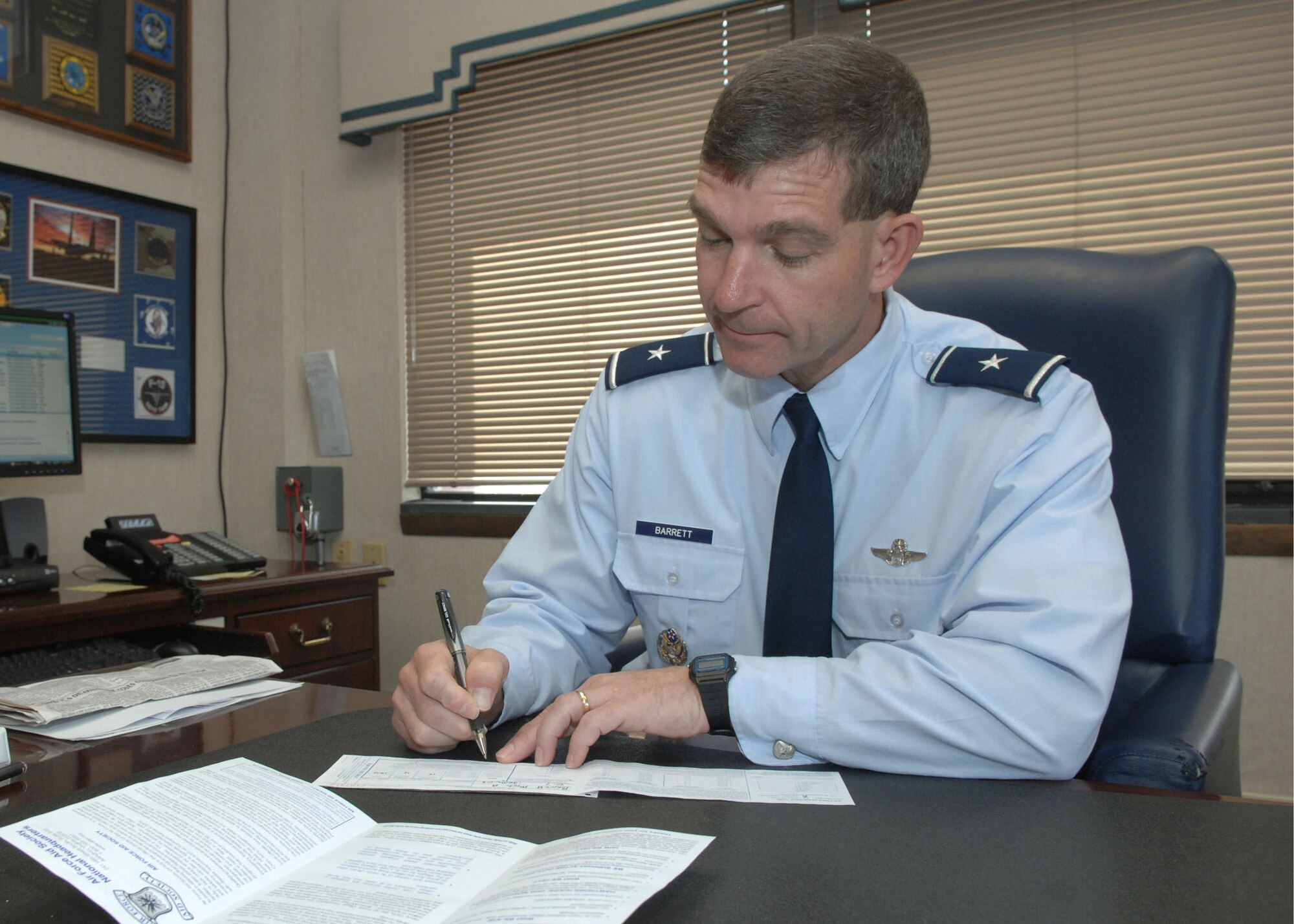 LANGLEY AIR FORCE BASE, Va. – Brig. Gen. Mark A. Barrett, 1st Fighter Wing commander signs a donation form for Air Force Assistance Fund here March 30. The AFAF campaign has benefited active duty, Reserve, Guard, retired Air Force personnel, surviving spouses and families with contributions for 36 years. This year’s fund campaign runs now till April 19, with a goal of raising $5.8 million. (U.S. Air Force Photo/Senior Airman Cecil C. McCloud)
