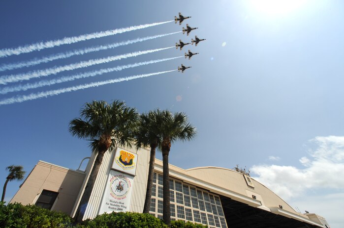 The U.S. Air Force Thunderbirds soar over MacDill Air Force Base in Tampa, Fla. during the 2009 MacDill Airfest, Mar. 29.  The Thunderbirds will be performing in over 70 shows this year, to include stops in Puerto Rico and the Far East.  USAF Photo by Staff Sgt. Kristi Machado (RELEASED)
