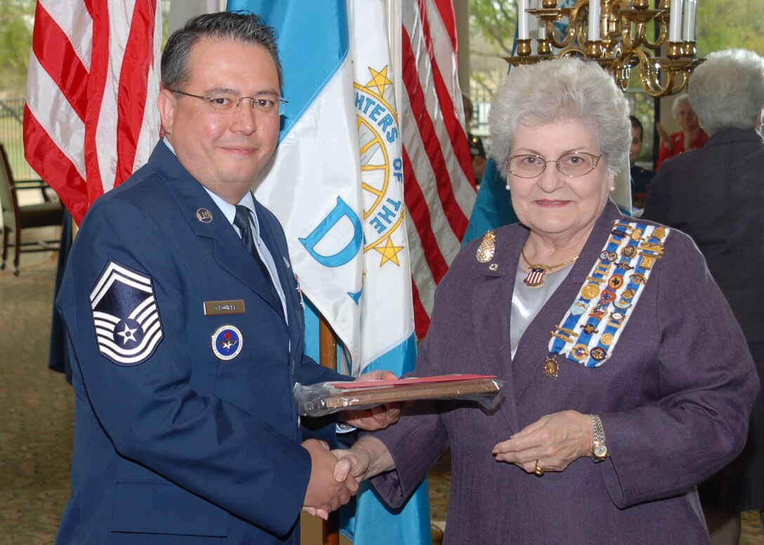 Senior Master Sgt. Conrad J. O’Rourke accepts the 2009 Daughters of the American Revolution Technical Training Instructor Award from the DAR Division 2 Chairman,  Margaret Jones.  He is assigned to the Biomedical Equipment Technician Training School at Sheppard.(U.S. Air Force photo/LouAnne Sledge)