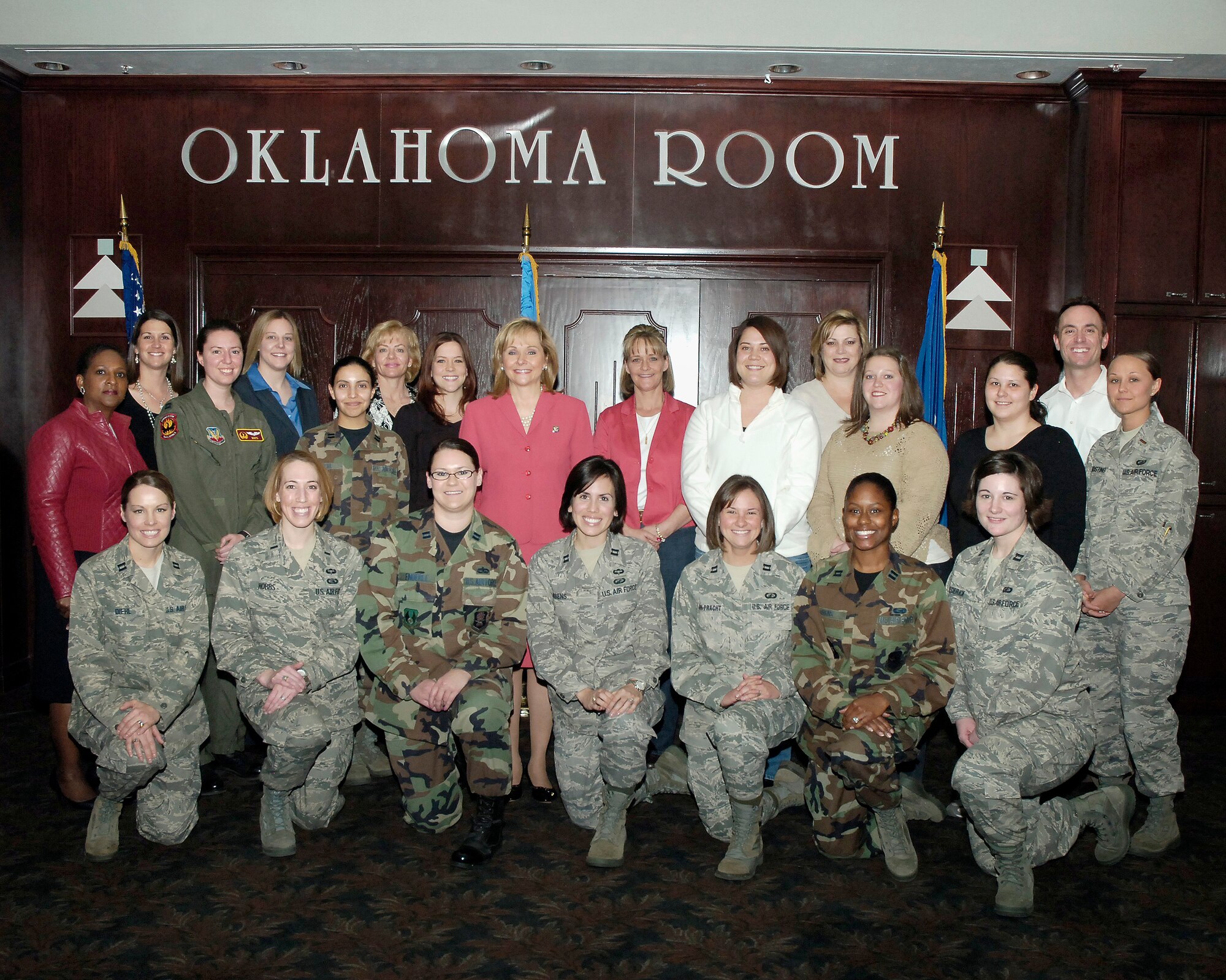 Congresswoman Mary Fallin visited with members of the Women’s Officers’ Mentoring Network recently. The network is made up primarily of female company grade officers that mentor and learn from senior leaders’ experiences.