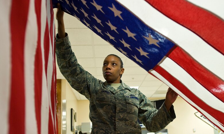 Airmen Cover The Fallen With American Flags For Families U S Air Force Article Display