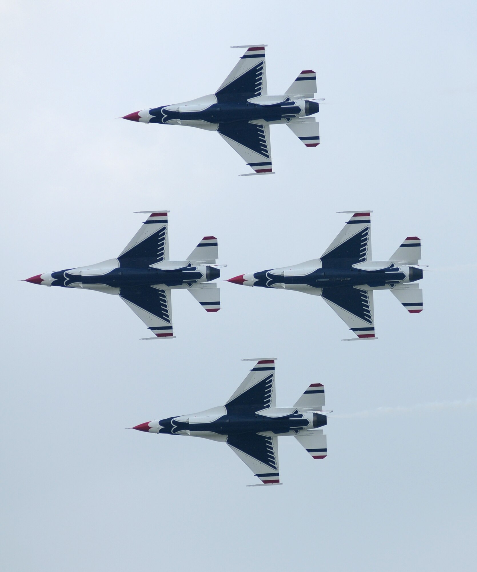 Keesler’s Thunder on the Bay Air Show and Open House 2009 took place April 4-5.  In excess of 142,000 people visited the two-day air show.  Performers included the USAF Thunderbirds, US Army Golden Knights parachute team, USAF Academy Wings of Blue and many more.  (U.S. Air Force photo by Kemberly Groue)