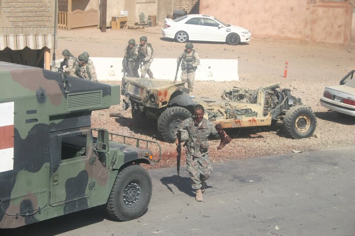 Soldiers conduct situational training exercises as part of the ongoing NTC rotation 09-05 at Ft. Irwin, Calif. (Photo: Casey Bain, JFIIT, USJFCOM)