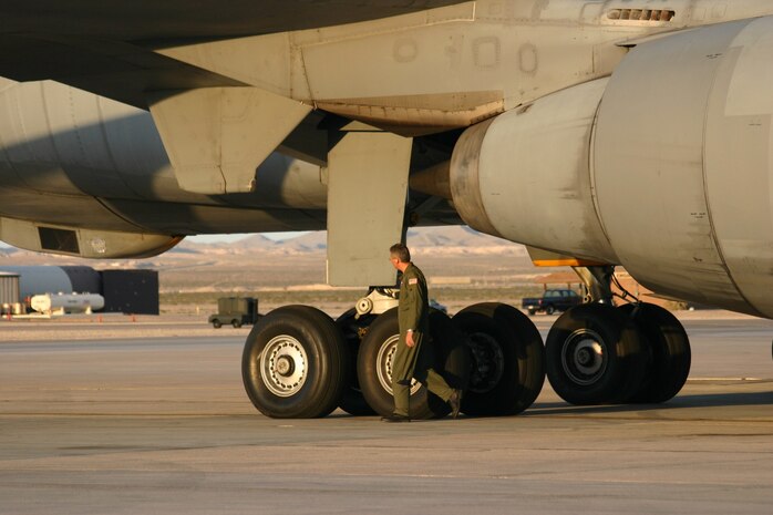 Air Force Tech. Sgt. Carl House, flight engineer, 79th Air Refueling Squadron, Travis Air Force Base, Calif., inspects a KC-10 Extender prior to conducting an air refueling mission during GFW 09-05. (Photo: Casey Bain, JFIIT, USJFCOM) 
