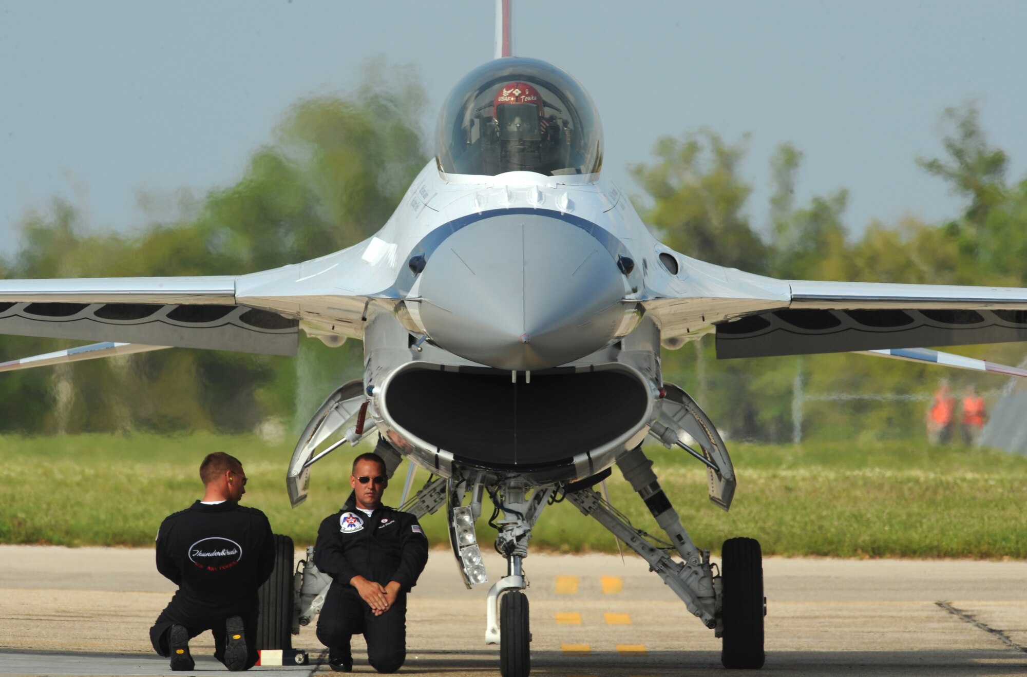 From left, Technical Sgt. Phil Sawin and Staff Sgt. Mark Stoverink, crew chiefs for Thunderbird #5, finish their launch procedures prior to take-off at Keesler AFB, Miss., April 4. USAF Photo by Staff Sgt. Kristi Machado (RELEASED)
