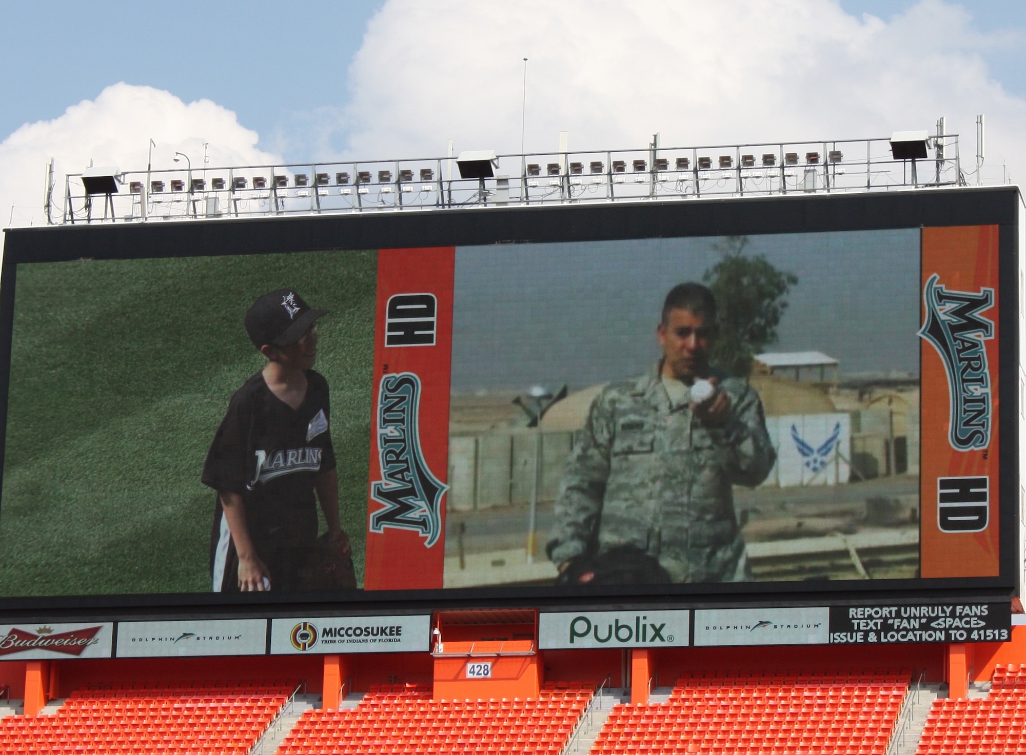 Father, son team up for opening pitch of 2009 Marlins season > Homestead  Air Reserve Base > Article Display
