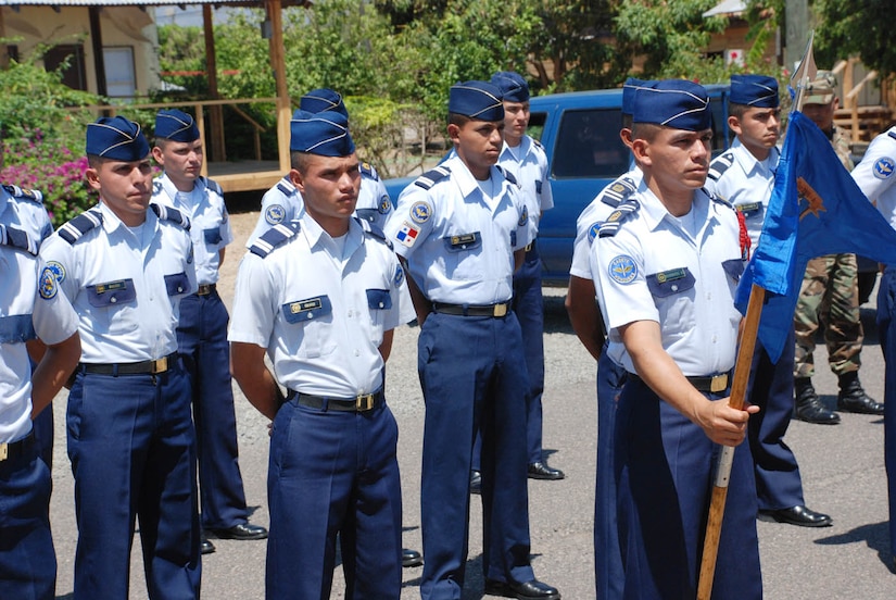 SOTO CANO AIR BASE, Honduras - Thirty Honduran Air Force cadets and airmen graduated Friday from the Combat Lifesaver Course taught by instructors from Joint Task Force-Bravo's Medical Element.  It was the first time the cadets took part in the training.  During the weeklong course, students learned self-aid and buddy care, how to administer intravenous fluids, and medical evacuation.  (U.S. Air Force photo/Tech. Sgt. Rebecca Danét)