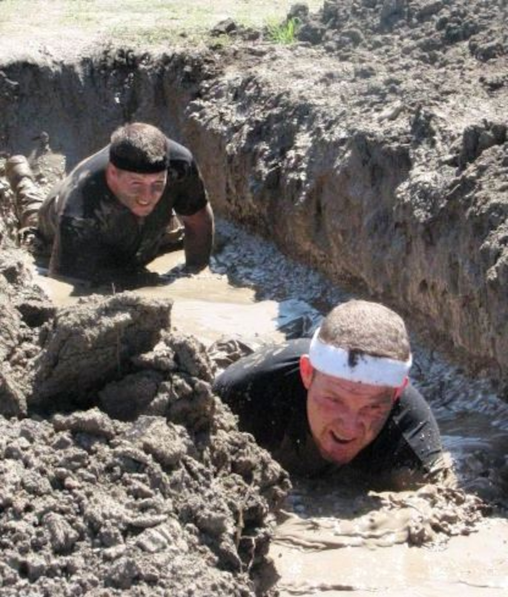 Dallas recruiters get muddy raising money for charity > Air Force