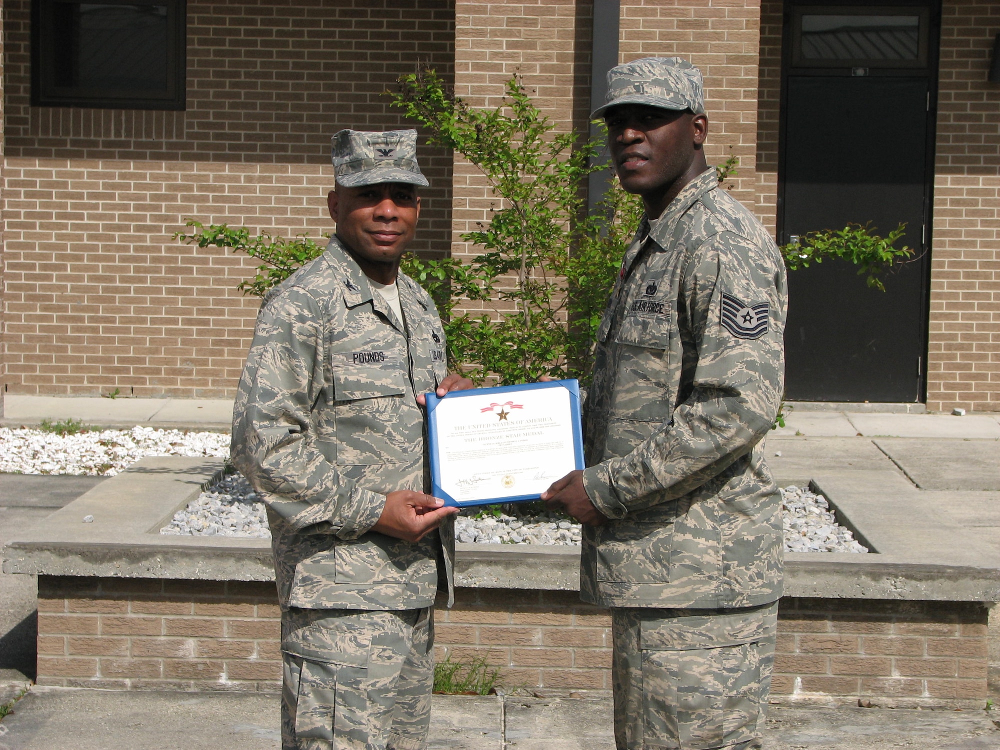 Col. Tony Pounds, 782nd TRG commander, presents Tech. Sgt. Wendell Snider, an instructor at the 782nd Training Group Detachment 6 in, Gulfport, Miss. with the Bronze Star award Mar. 30. (U.S. photo/ Petty Officer Second Class Corey Self)