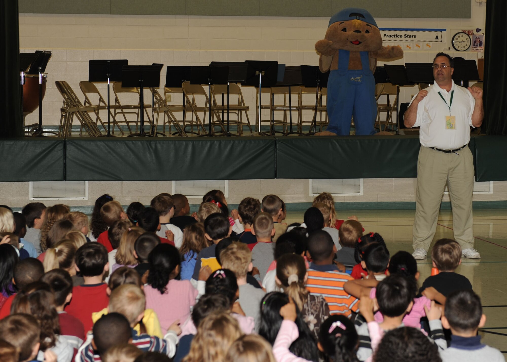 SCOTT AIR FORCE BASE, Ill. --Sam Renick, author of “It’s a Habit Sammy Rabbit,” speaks to children from Scott Elementary Tuesday about saving money. Mr. Renick, along with the Air Force Aid Society, distributed a CD on savings and piggy banks to Team Scott children.(U.S. Air Force photo/Staff Sgt. Paul Villanueva II)  