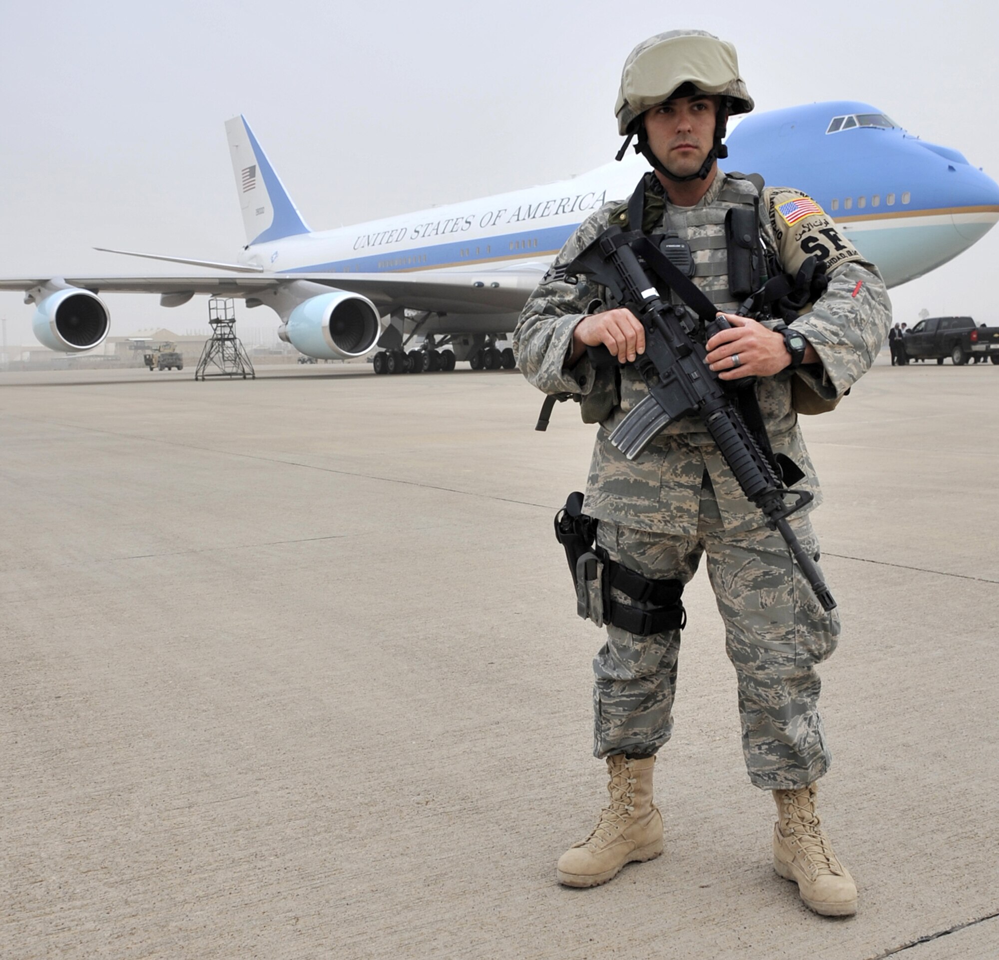 Staff Sgt. Matthew Smith guards Air Force One on the flightline April 7 at Sather Air Base, Iraq. President Barack Obama spoke to a crowd of nearly 1,500 servicemembers, government civilians and contractors at Al Faw Palace at Camp Victory, Iraq, during an unannounced visit to Iraq. The visit marked the president's first trip to Iraq since taking office. Sergeant Smith is a 447th Expeditionary Security Forces Squadron member. (U.S. Air Force photo/Staff Sgt. Amanda Currier) 
