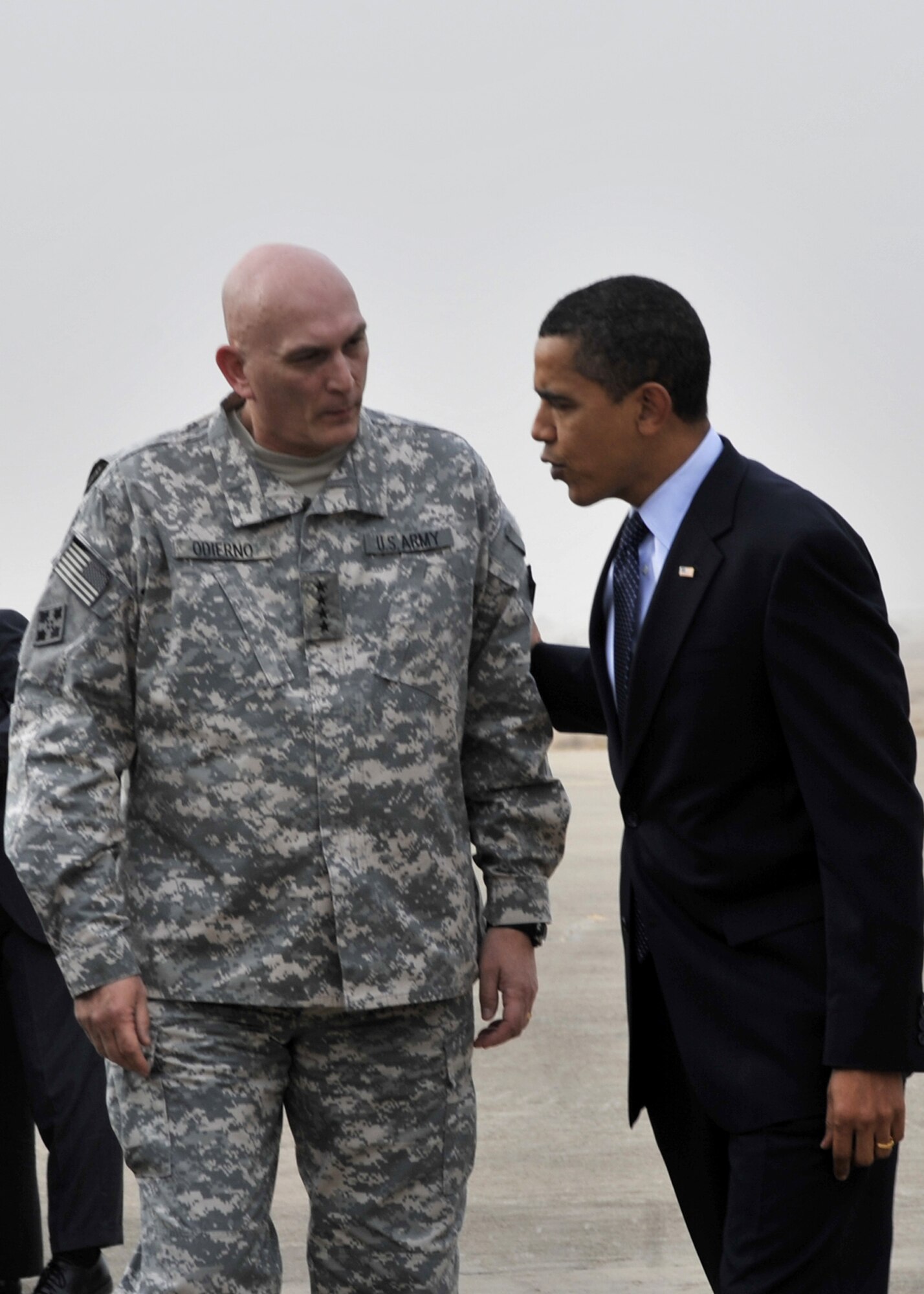 President Barack Obama speaks with Army Gen. Ray Odierno just after landing in Air Force One on the flightline April 7 at Sather Air Base, Iraq. Shortly after arriving, the president addressed a crowd of nearly 1,500 servicemembers, government civilians and contractors at Al Faw Palace, Camp Victory, Iraq. During his speech, the president commended servicemembers for their focus and dedication and promised them his support while in office. The visit marked the president's first trip to Iraq since taking office. General Odierno is the Multinational Forces-Iraq commanding general. (U.S. Air Force photo/Staff Sgt. Amanda Currier) 

