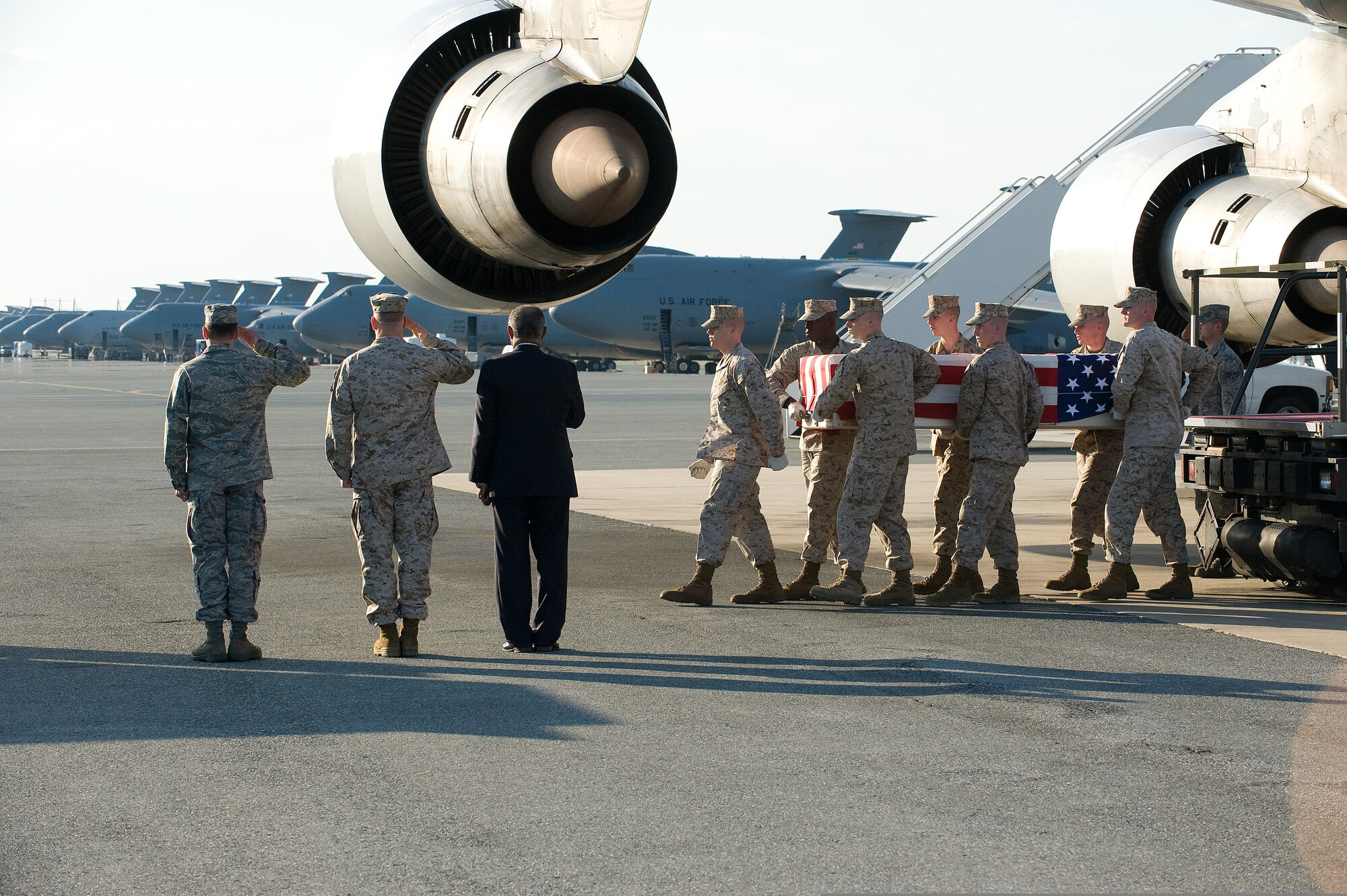 A U.S. Marine Corps carry team transfers the remains of Lance Cpl. Blaise A. Oleski April 9, 2009, at Dover Air Force Base, Del. Oleski was assigned to the 3rd Battalion, 8th Marine Regiment, 2nd Marine Division, II Marine Expeditionary Force, out of Camp Lejeune, N.C. (U.S. Air Force photo by Tom Randle)