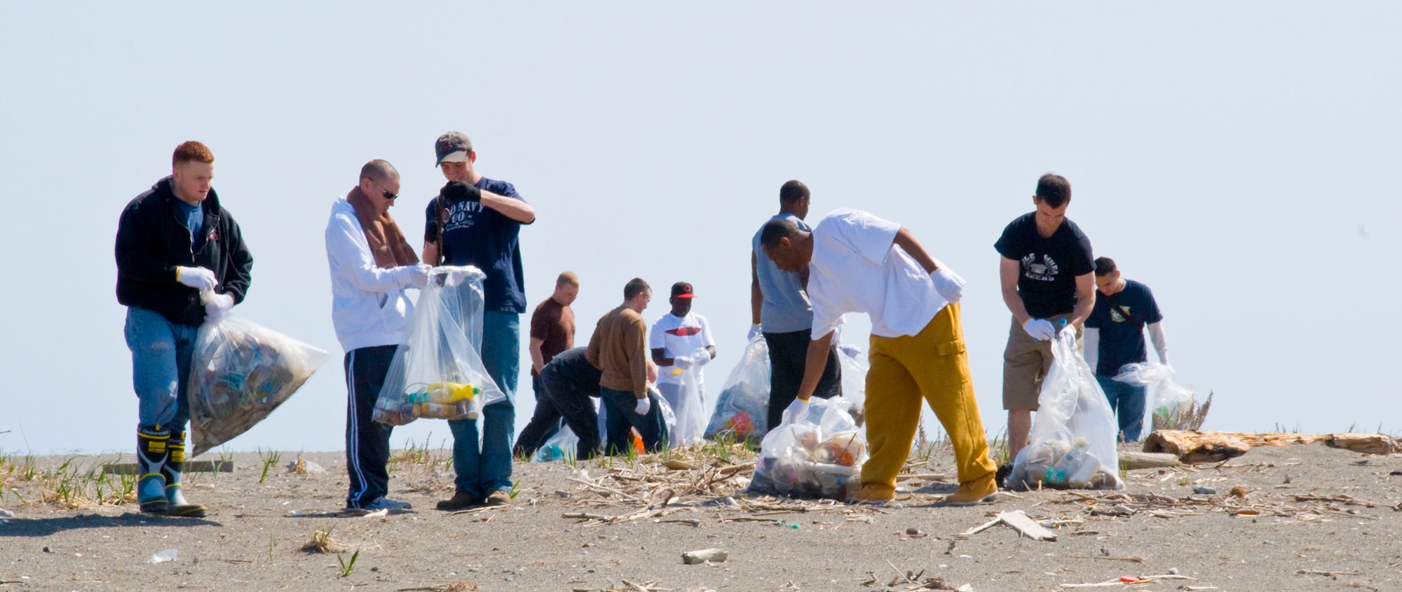 MISAWA, Japan -- Airmen, Sailors and Soldiers clean up the beach at Misawa Port April 11, 2009. Nearly 300 Misawa Air Base personnel and 170 members of the local community participated in the beach cleanup.(U.S. Air Force photo by Staff Sgt. Araceli Alarcon)