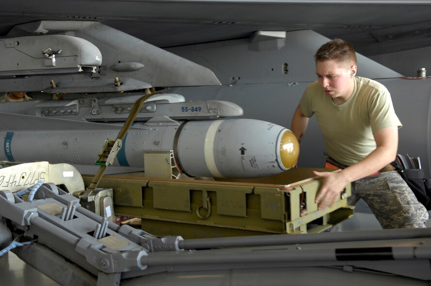 Staff Sgt. Kyle Von Bergen, a member of the 79th Air Maintenance Unit, participates in the Weapons Load Crew of the Quarter Competition at Shaw AFB, S.C., April 10, 2009. Load crews are evaluated on safety and reliability as well as a toolbox inspection and written exam.  (U.S. Air Force photo by Senior Airman Kathrine McDowell/Released)
