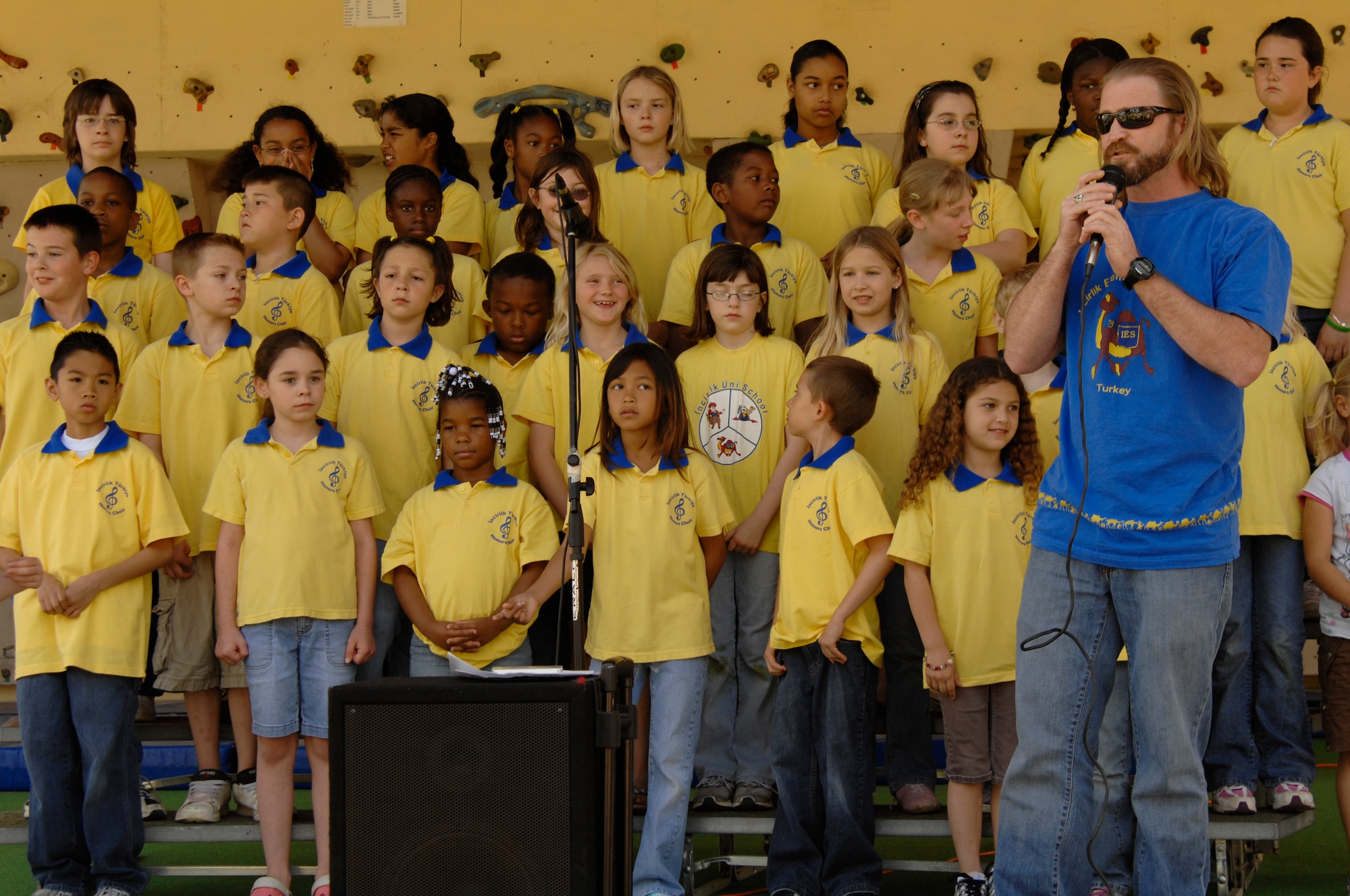 Shannon Daniels, Incirlik Unit School teacher, announces the music that will be sung by the IUS Honors Choir during the annual spring egg hunt, Saturday, April 11, 2009 at Arkadas Park. Approximately 550 base residents participated in activities at the event, which included arts and crafts, photos with the Easter Bunny and egg hunts. Four different age groups participated in the egg hunts, which included 18 golden eggs. Golden eggs were turned in after the hunt for an Easter basket or a prize. (U.S. Air Force photo/Senior Airman Benjamin Wilson)