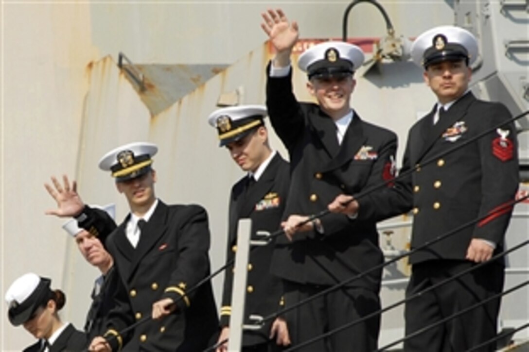 U.S. Navy sailors assigned to the guided-missile destroyer USS Mahan wave to family members during homecoming celebrations on Naval Station Norfolk, Va., April 9, 2009. Mahan, returning after a six-month deployment in the U.S. 5th Fleet area of responsibility, was part of a multinational task force conducting counter piracy operations to detect and deter piracy in and around the Gulf of Aden, Arabian Sea, Indian Ocean and Red Sea.