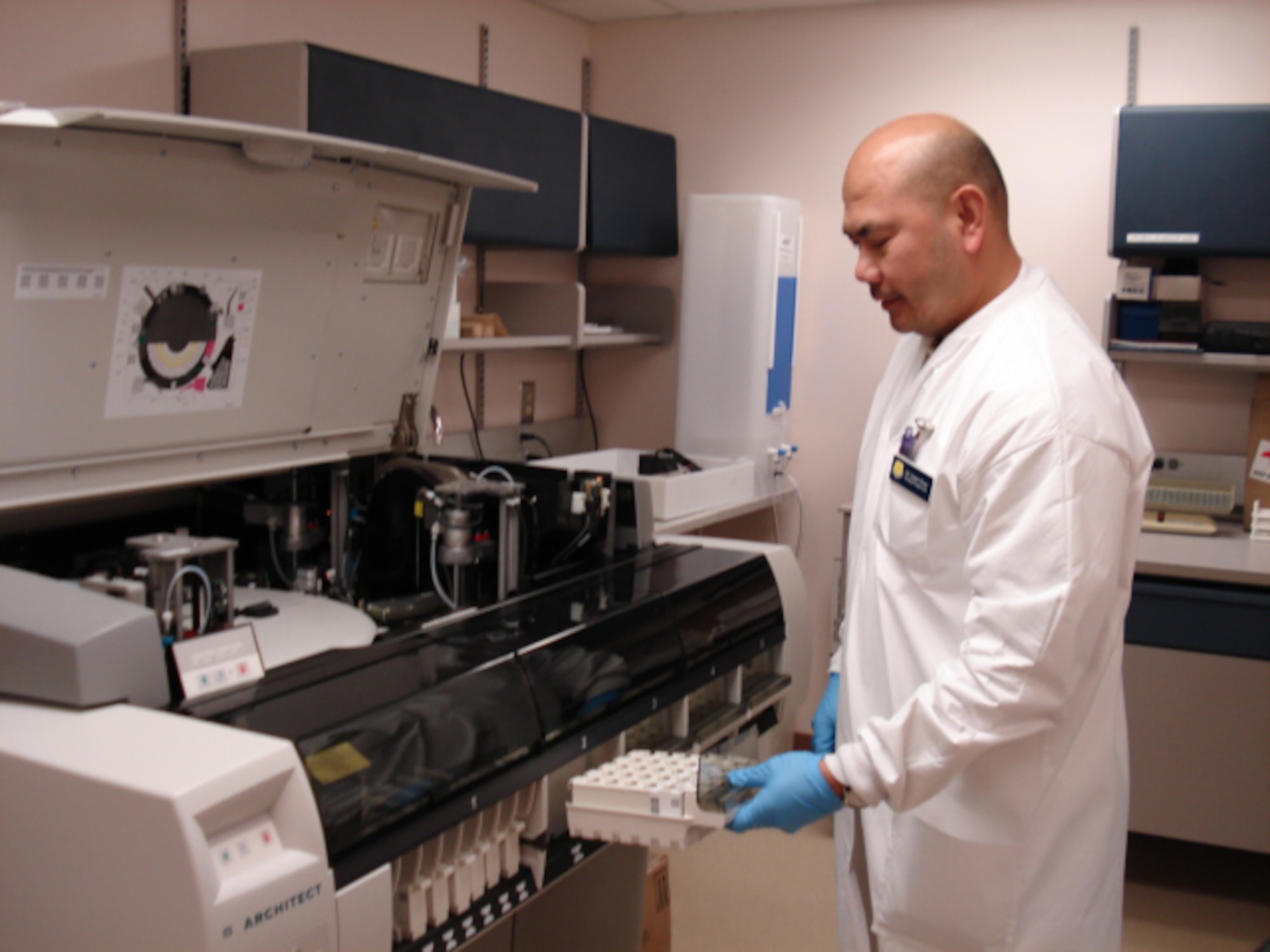 SHAW AIR FORCE BASE, S.C. - Mr. Dizon, a member of the 20th Medical Group laboratory team, loads a chemistry analyzer so that it can test patient samples. Medical Laboratory Professionals Week is April 19-25, 2009. (U.S. Air Force photo/2nd Lt. Emily Chilson) 