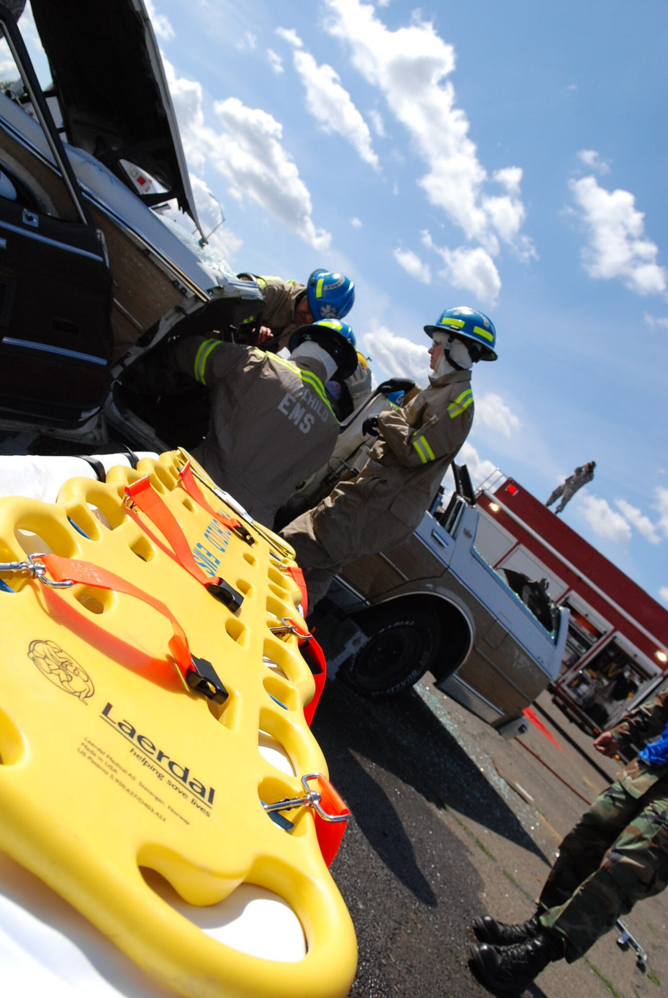 Colonel Thomas steps into the career of a 4NO and maintains cervical spine stabilization of Airman Spencer. Chief Master Sgt. David Nordel, 92nd ARW command chief, Airman 1st Class Ralph Debiase, 92nd MDOS, and Airman Gullickson prepare to place a Kendrick's Extrication Device on the patient to maintain Cervical Spine stabilization. (U.S. Air Force photo/Senior Airman Emerald Ralston)