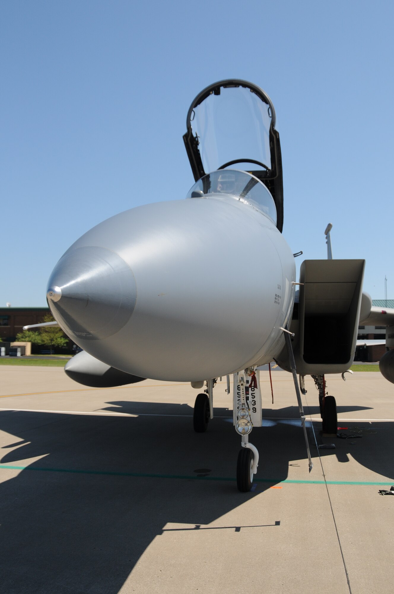 An F-15 sits on the flightline at the Kentucky Air National Guard. The F-15 is here for the Thunder Over Louisville Airshow on April 18. (USAF photo by Tech. Sgt. Phil Speck.)