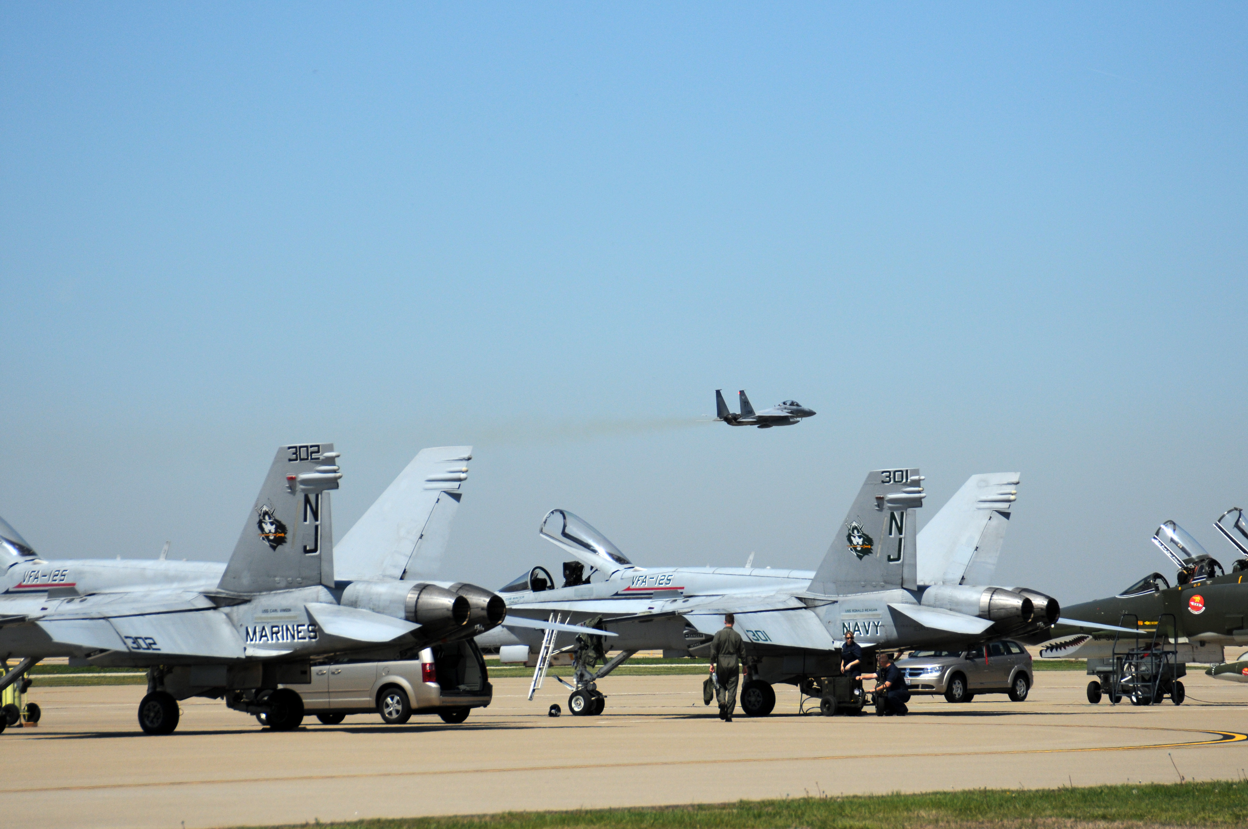 Thunder Aircraft begin arriving at Kentucky Air National Guard